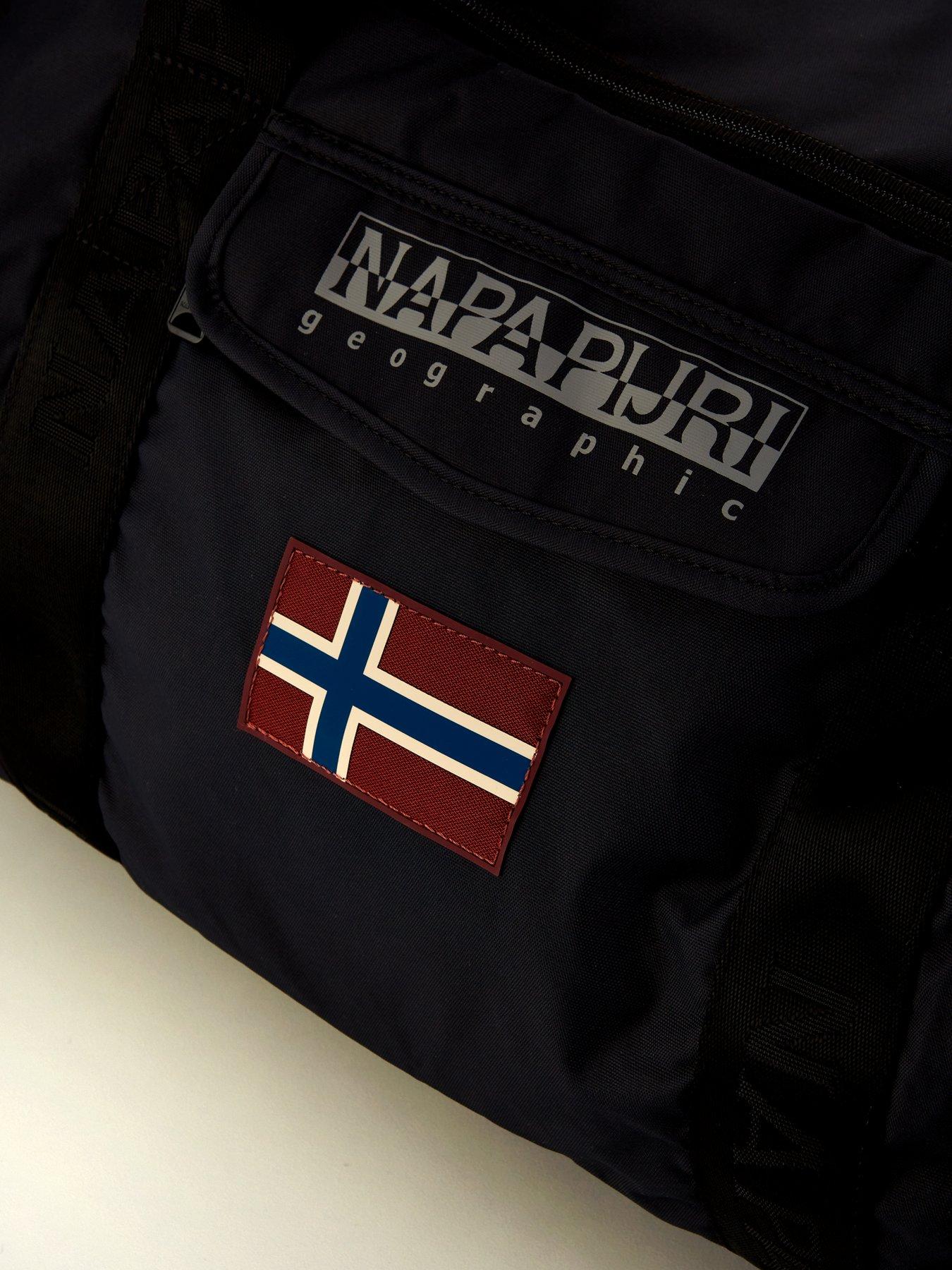 napapijri-bering-travel-bag-blackoutfit