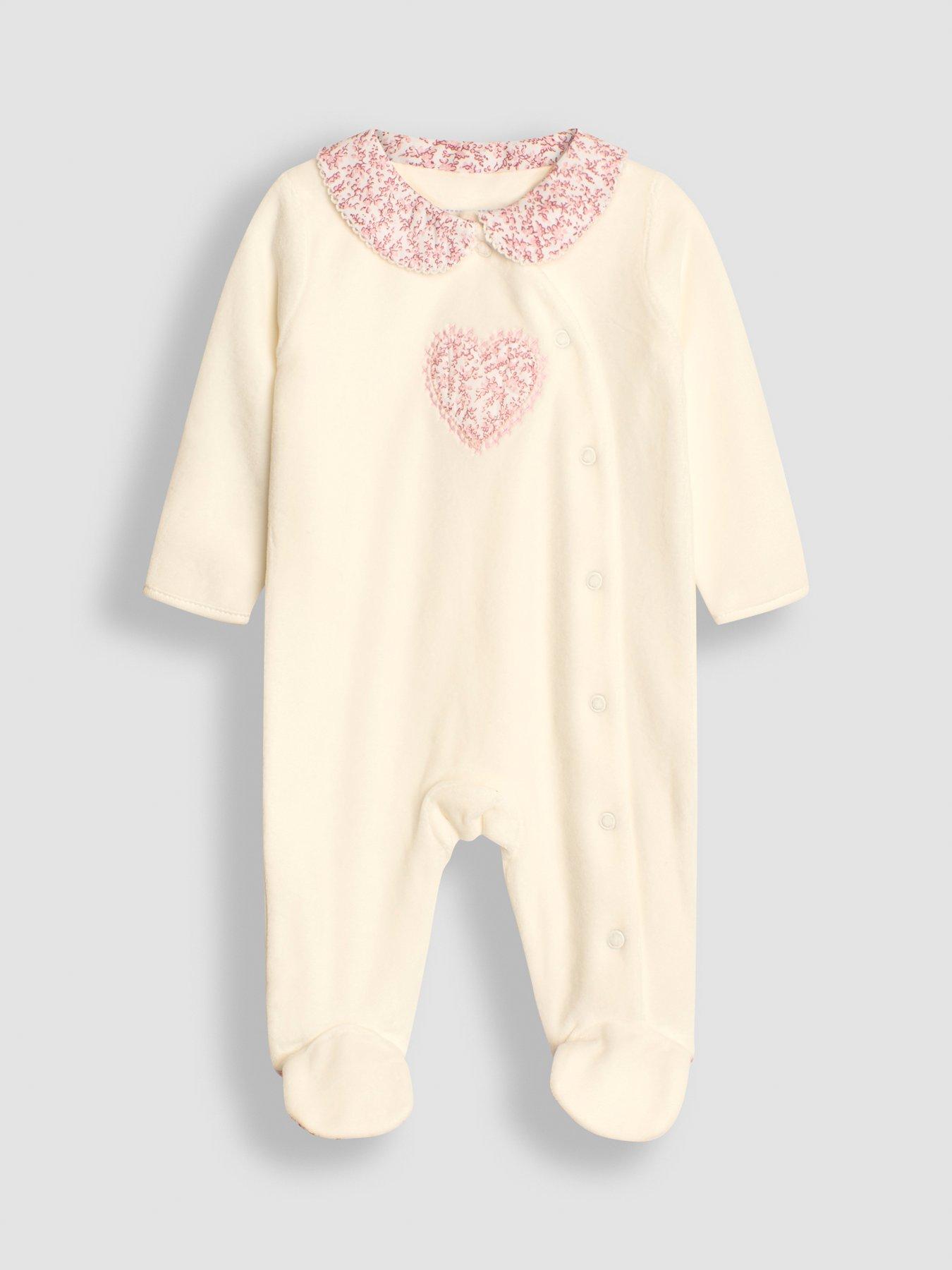 jojo-maman-bebe-girls-heart-applique-velour-all-in-one-whitestillFront