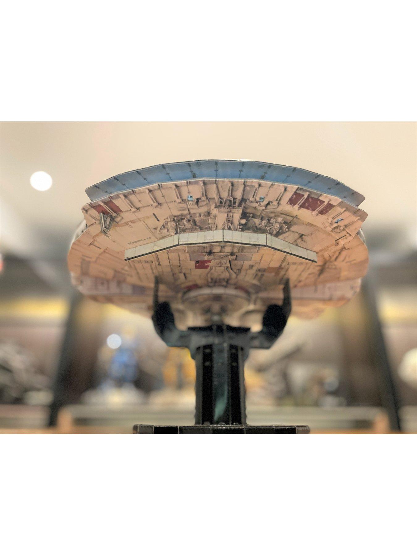 Image 5 of 6 of Star Wars Star Wars Millennium Falcon 216-Piece Detailed Model Kit