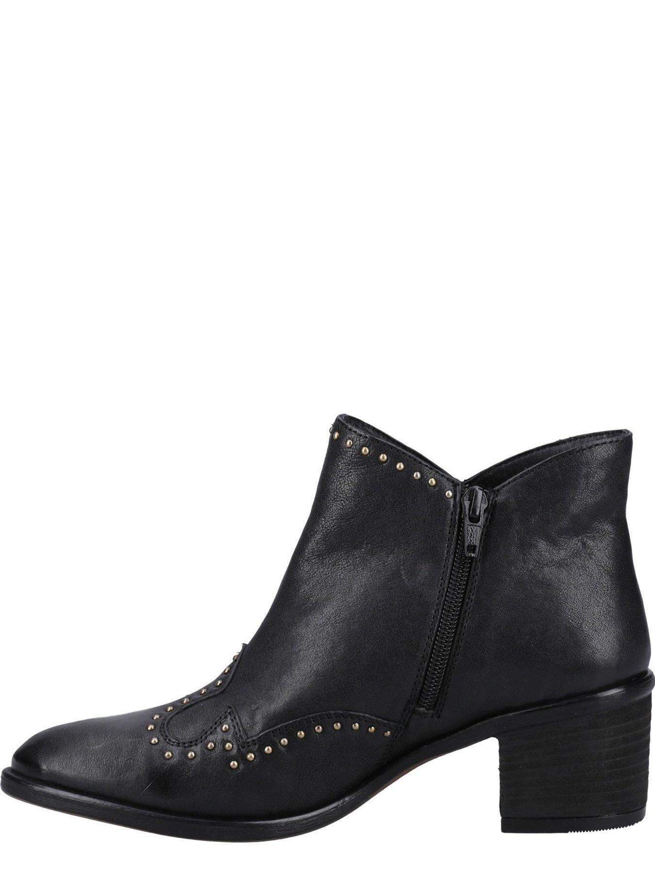 hush-puppies-waverly-studded-western-blackoutfit