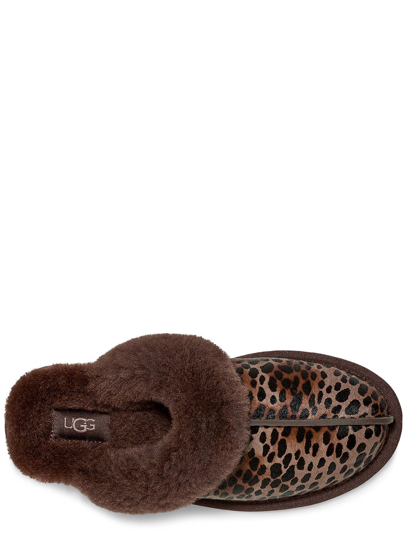 ugg-womens-scuffette-caspian-slippers-burnt-cedaroutfit