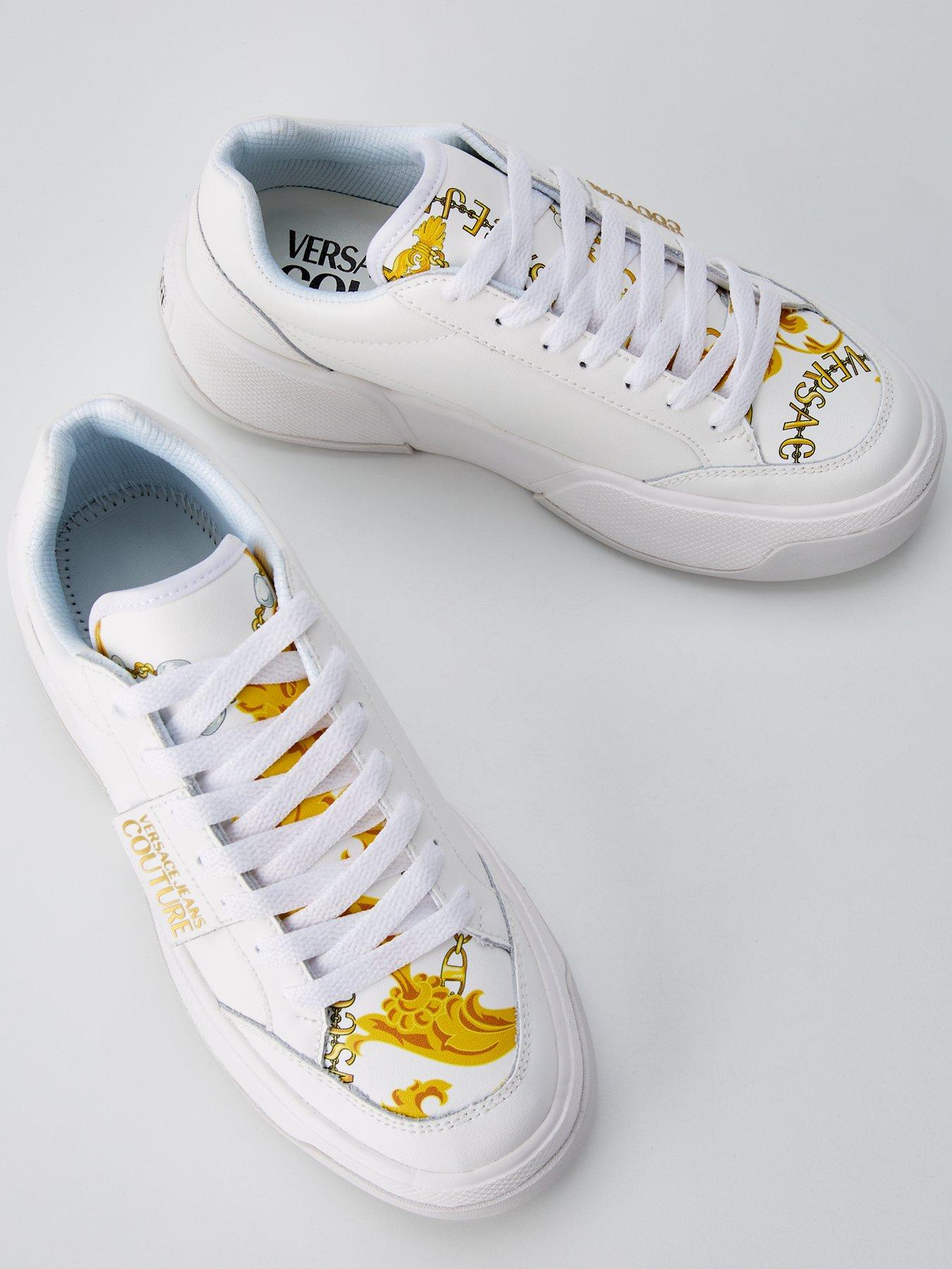 versace-jeans-couture-chunky-sole-trainers-whitegoldoutfit