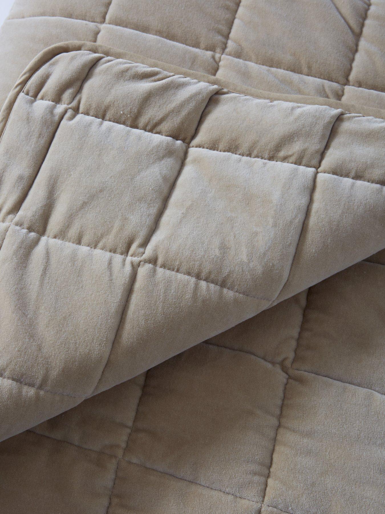 very-home-square-stitch-quilted-bedspread-165x240cmoutfit