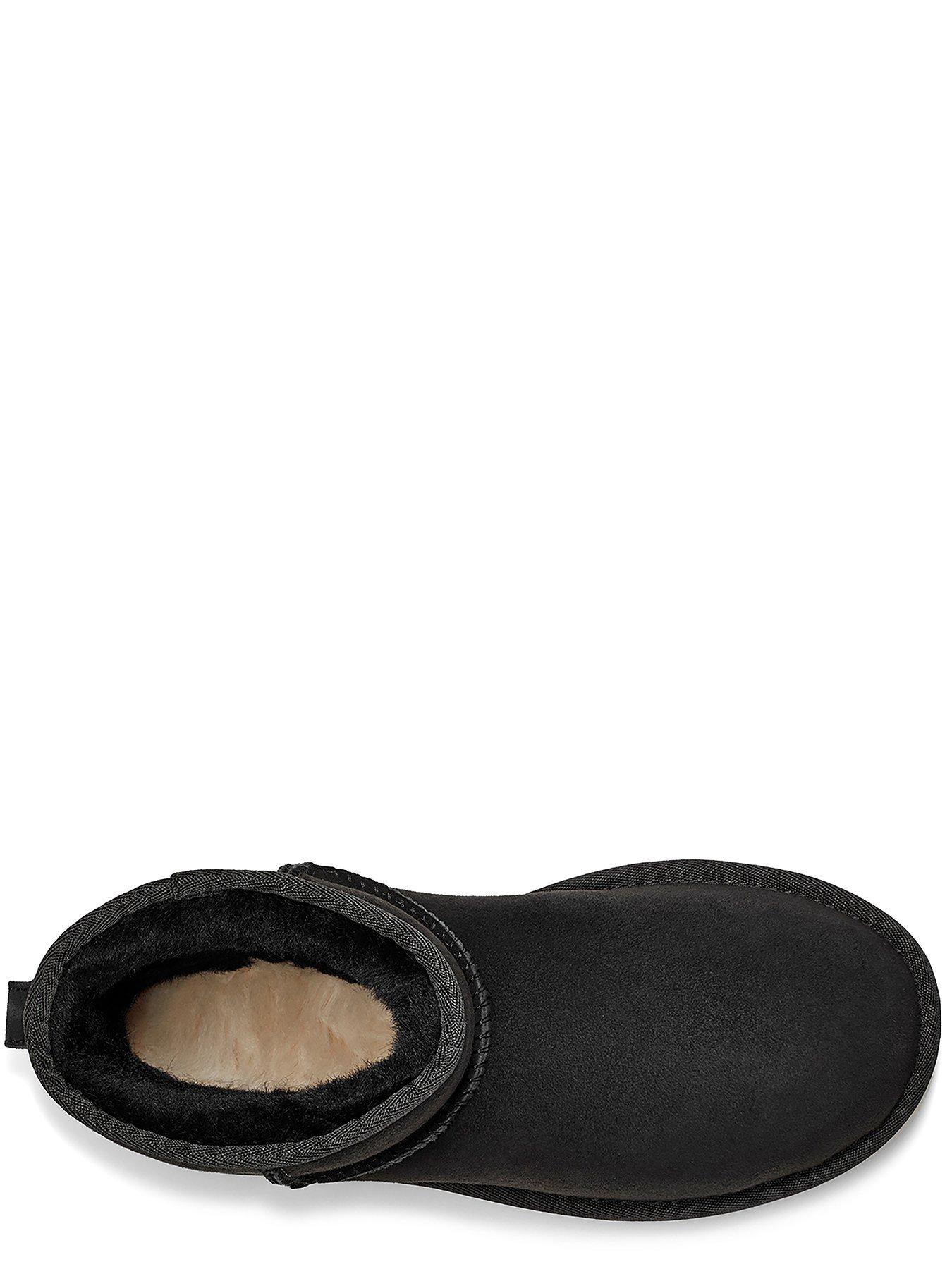 ugg-classic-mini-ii-boots-blackoutfit