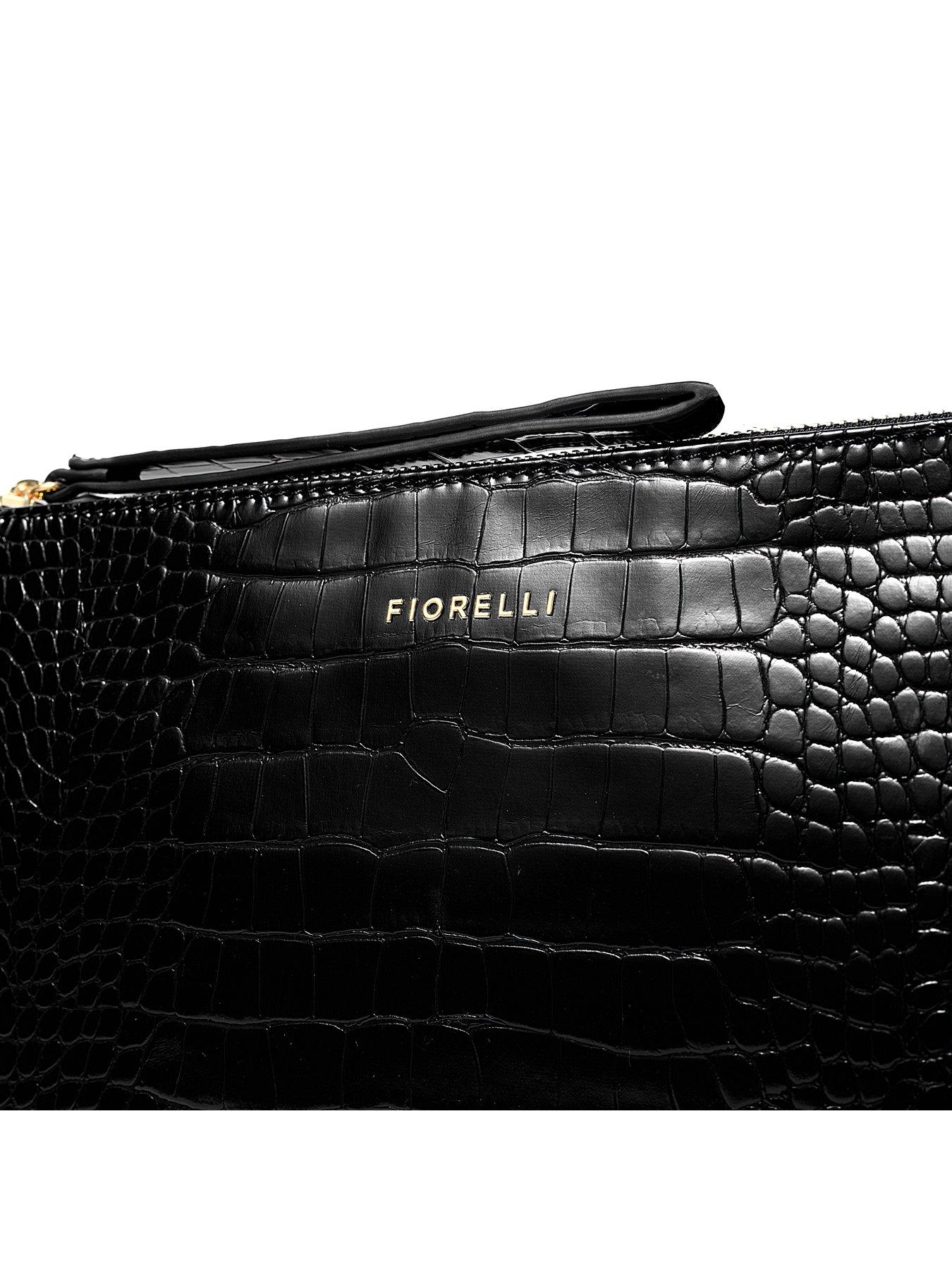 fiorelli-lana-wristlet-pouchoutfit