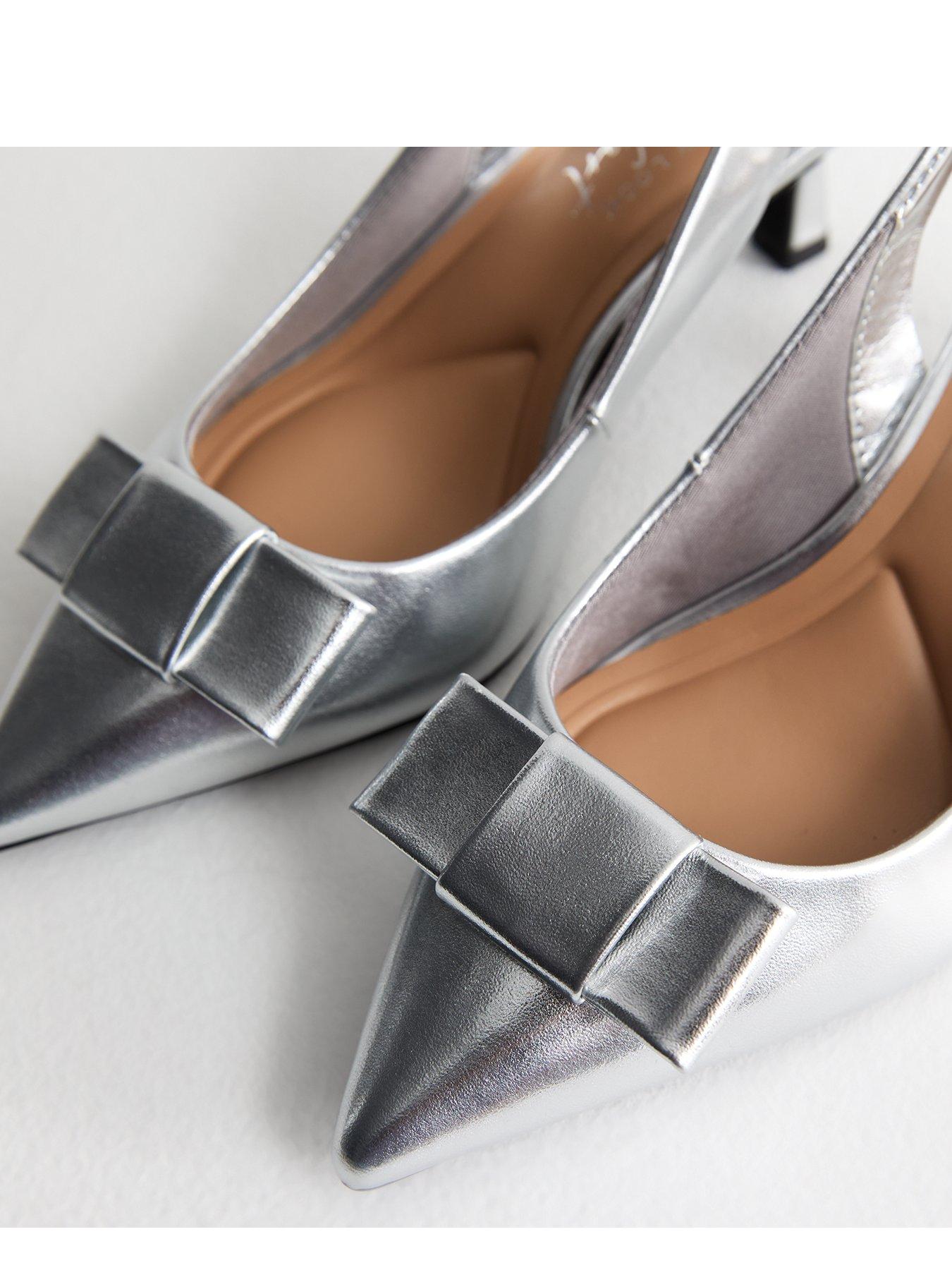 new-look-wide-fit-bow-detail-slingback-court-shoes-silveroutfit