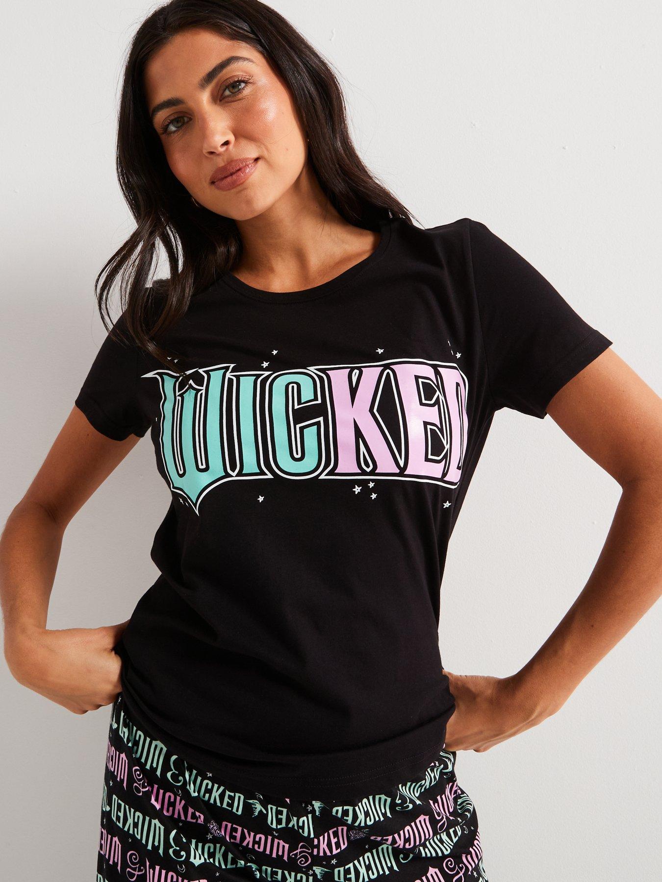 wicked-glitter-logo-long-sleeve-pyjamasoutfit