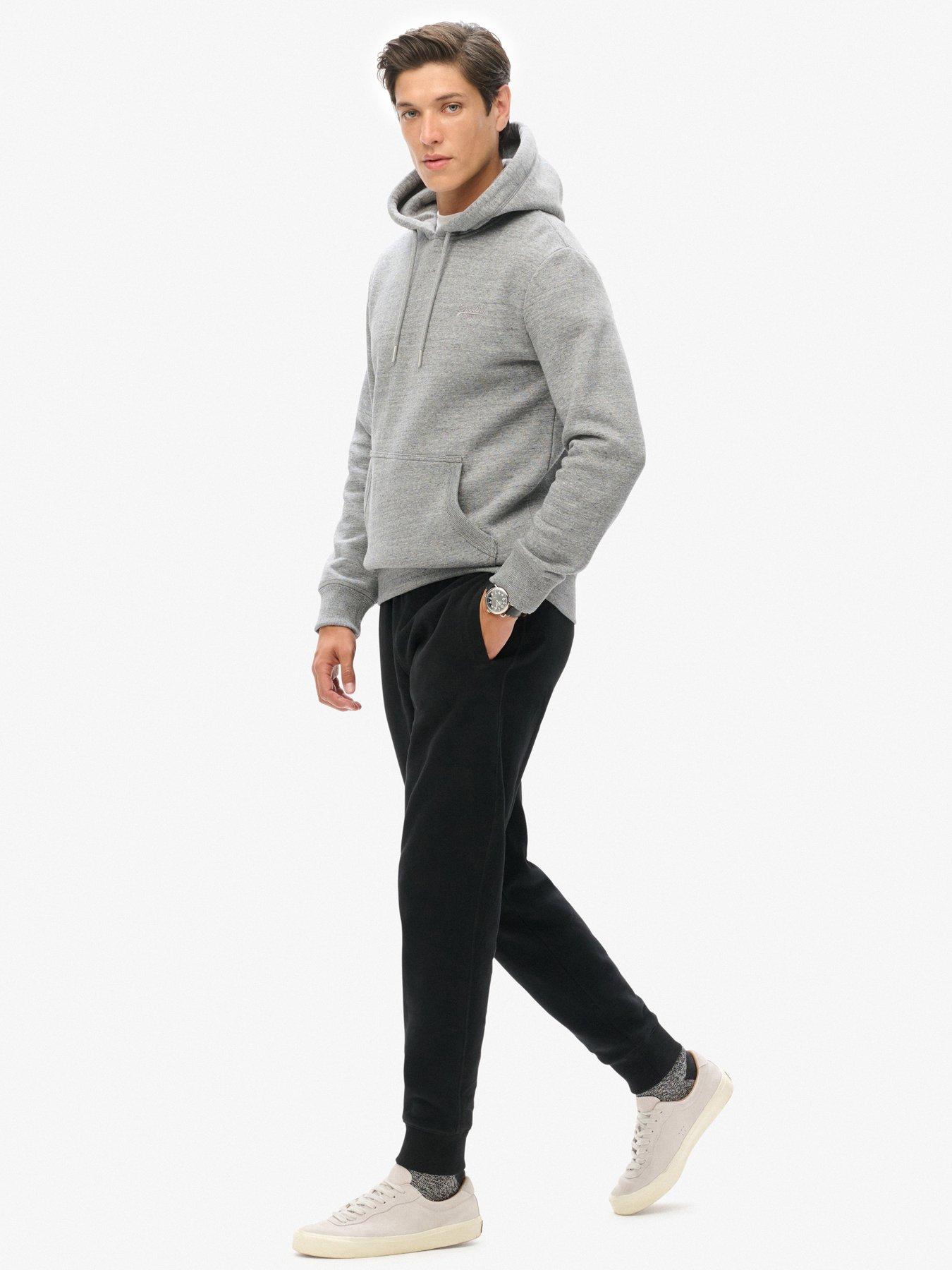 superdry-essential-logo-joggers-blackoutfit