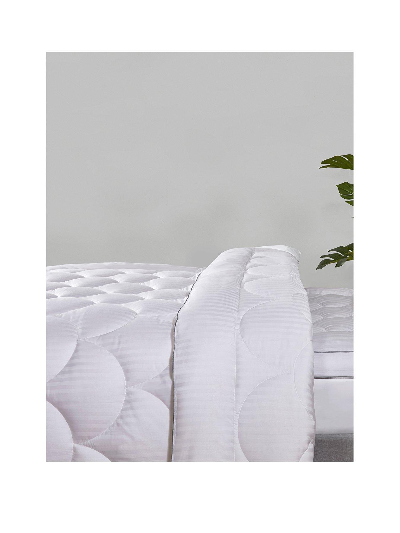 Image 2 of 4 of The Very Collection Ultimate Luxury Australian Wool 10.5 Tog Duvet - White