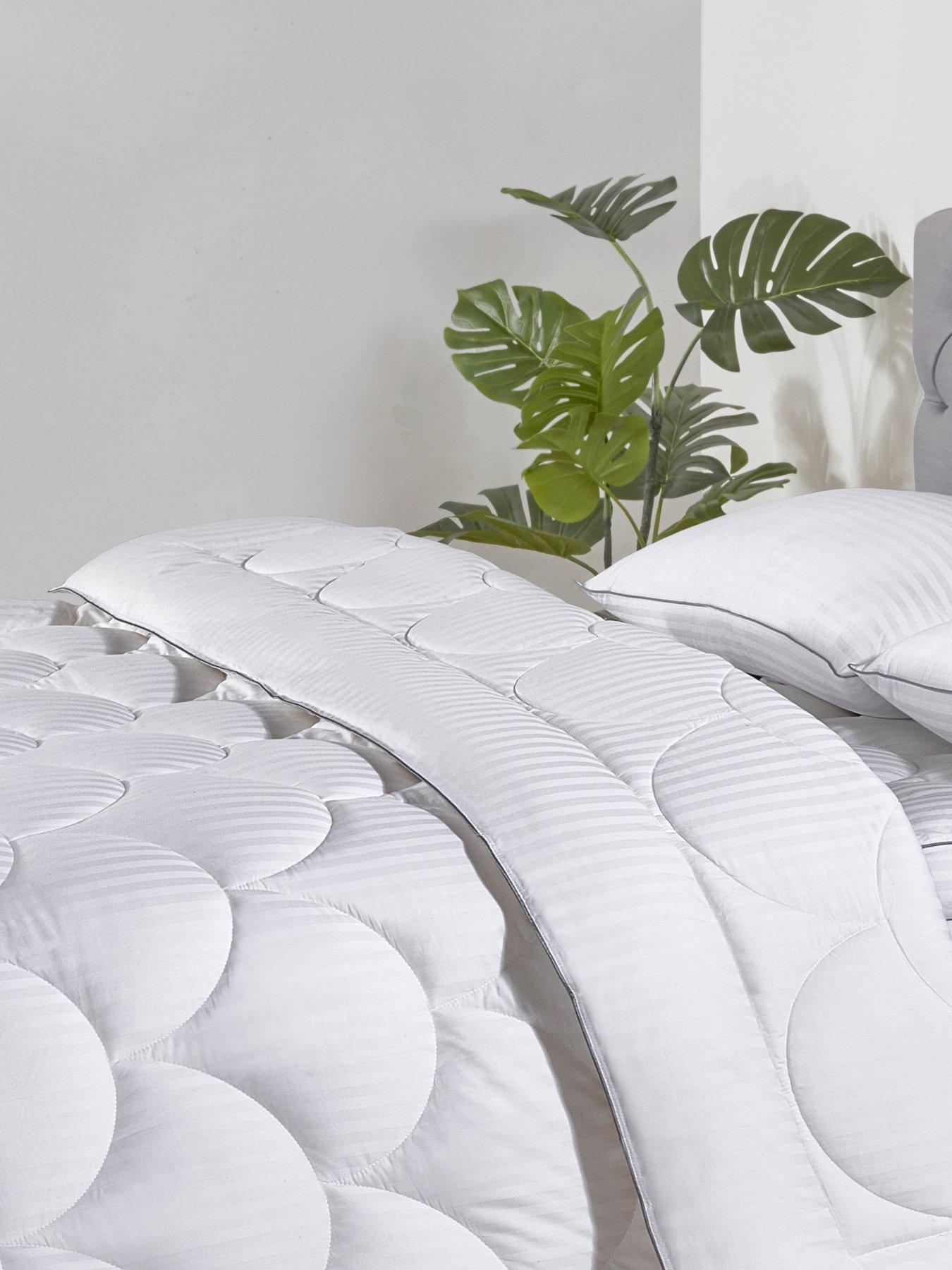 Image 3 of 4 of The Very Collection Ultimate Luxury Australian Wool 10.5 Tog Duvet - White