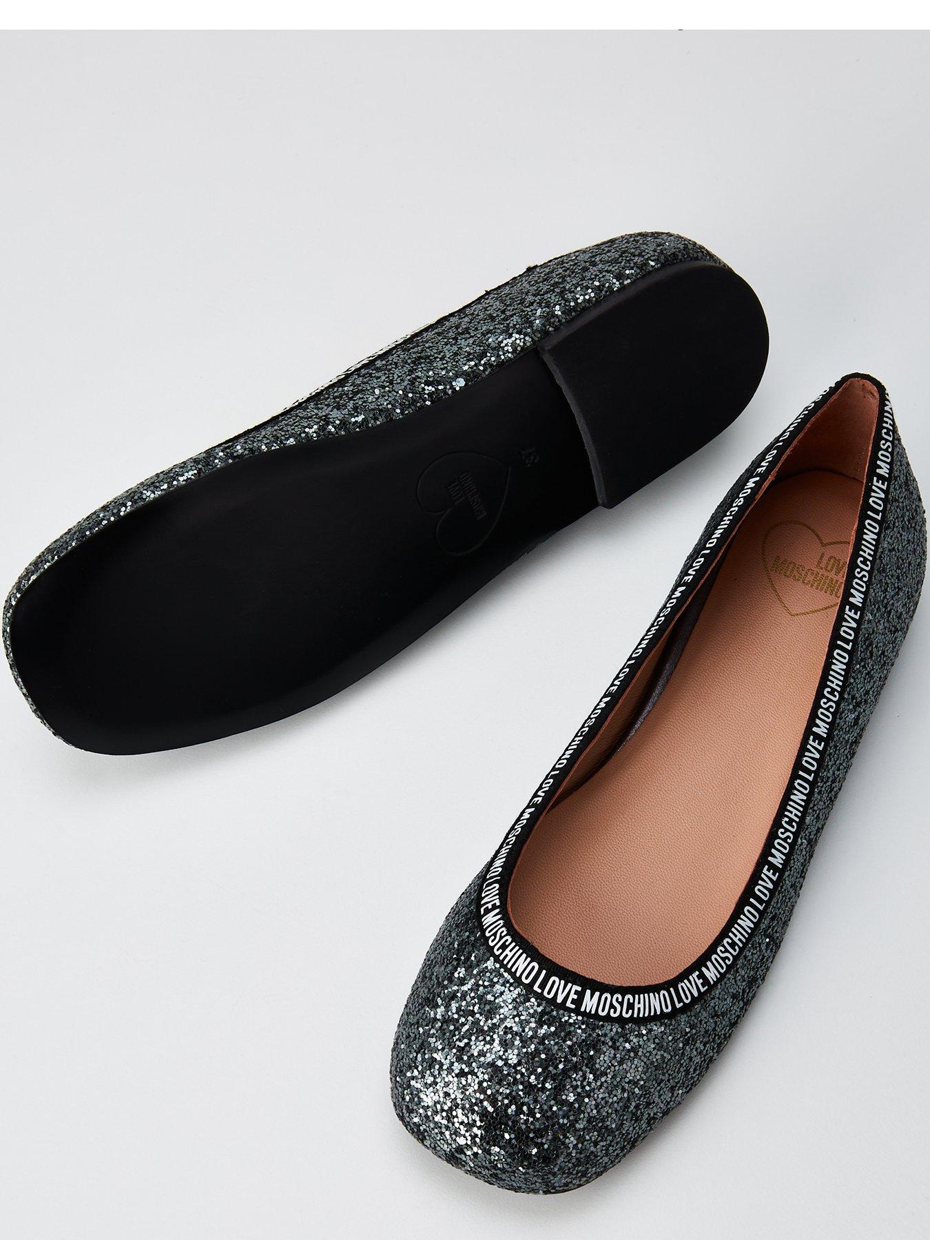 love-moschino-glitter-logo-flats-dark-greyoutfit