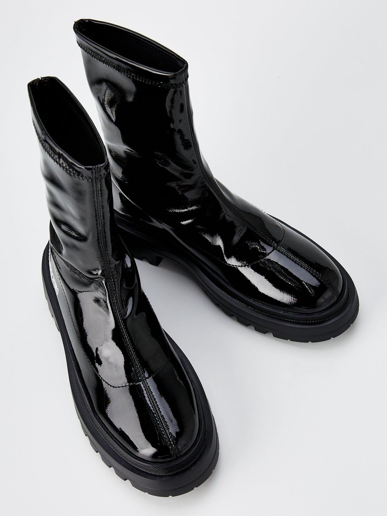 love-moschino-shiny-logo-boots-blackoutfit