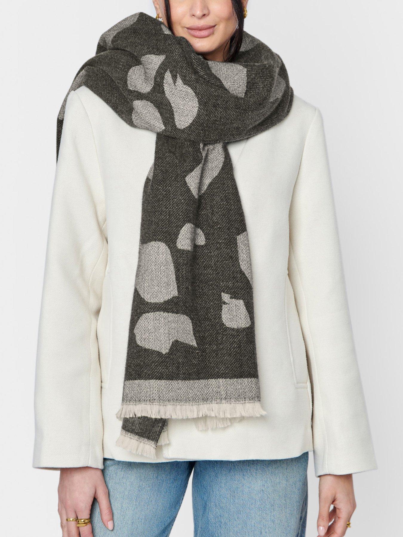 katie-loxton-printed-blanket-scarf-whiteback