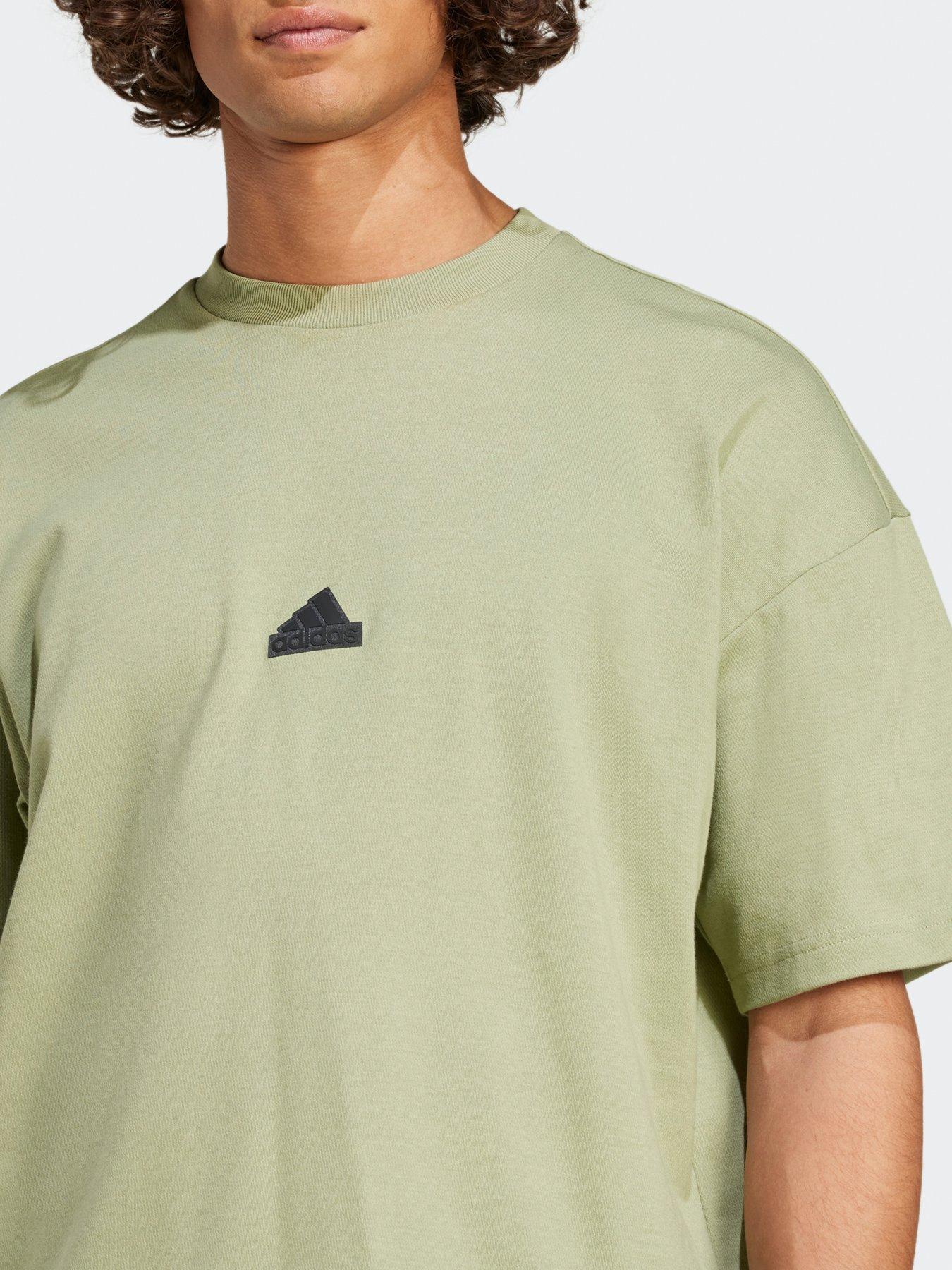 adidas-sportswear-mens-city-escape-tee-dark-greenoutfit