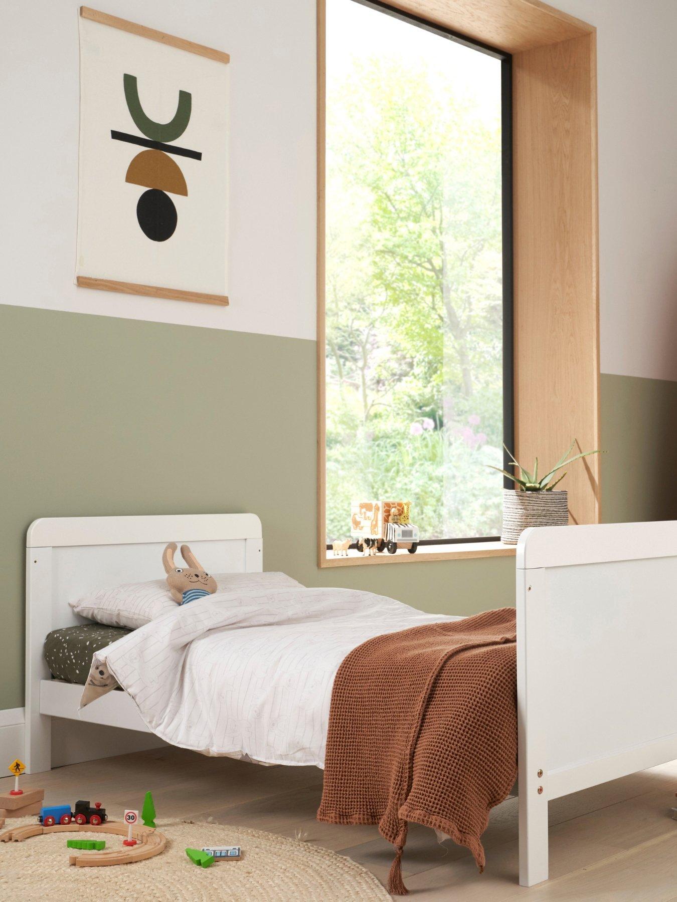 Image 4 of 5 of Tutti Bambini Rio Cot Bed with Cot Top Changer & Mattress - White