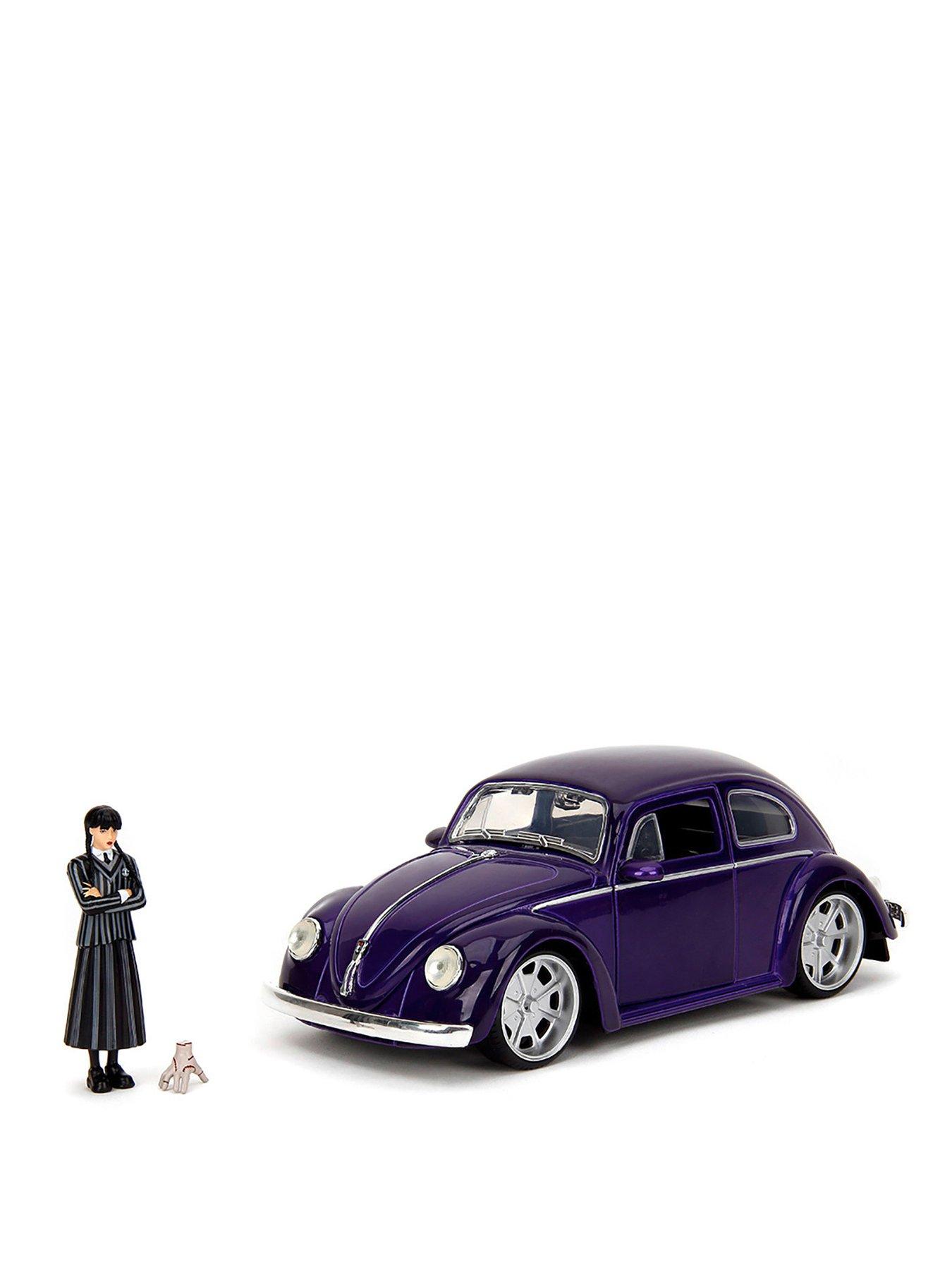 wednesday-wednesday-volkswagen-beetle-124-scale-die-cast-vehicle-with-figure