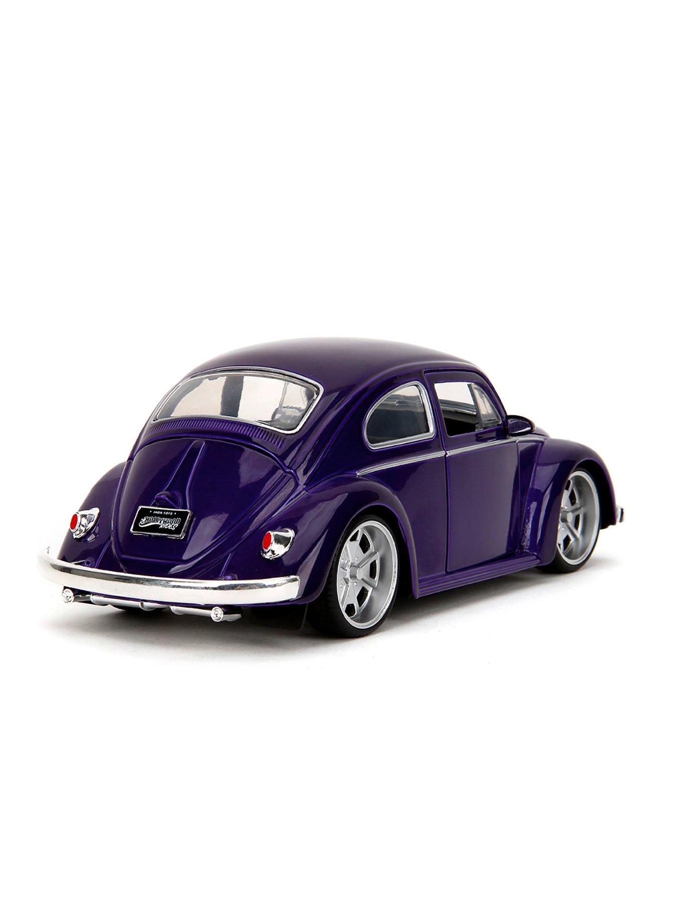 wednesday-wednesday-volkswagen-beetle-124-scale-die-cast-vehicle-with-figuredetail