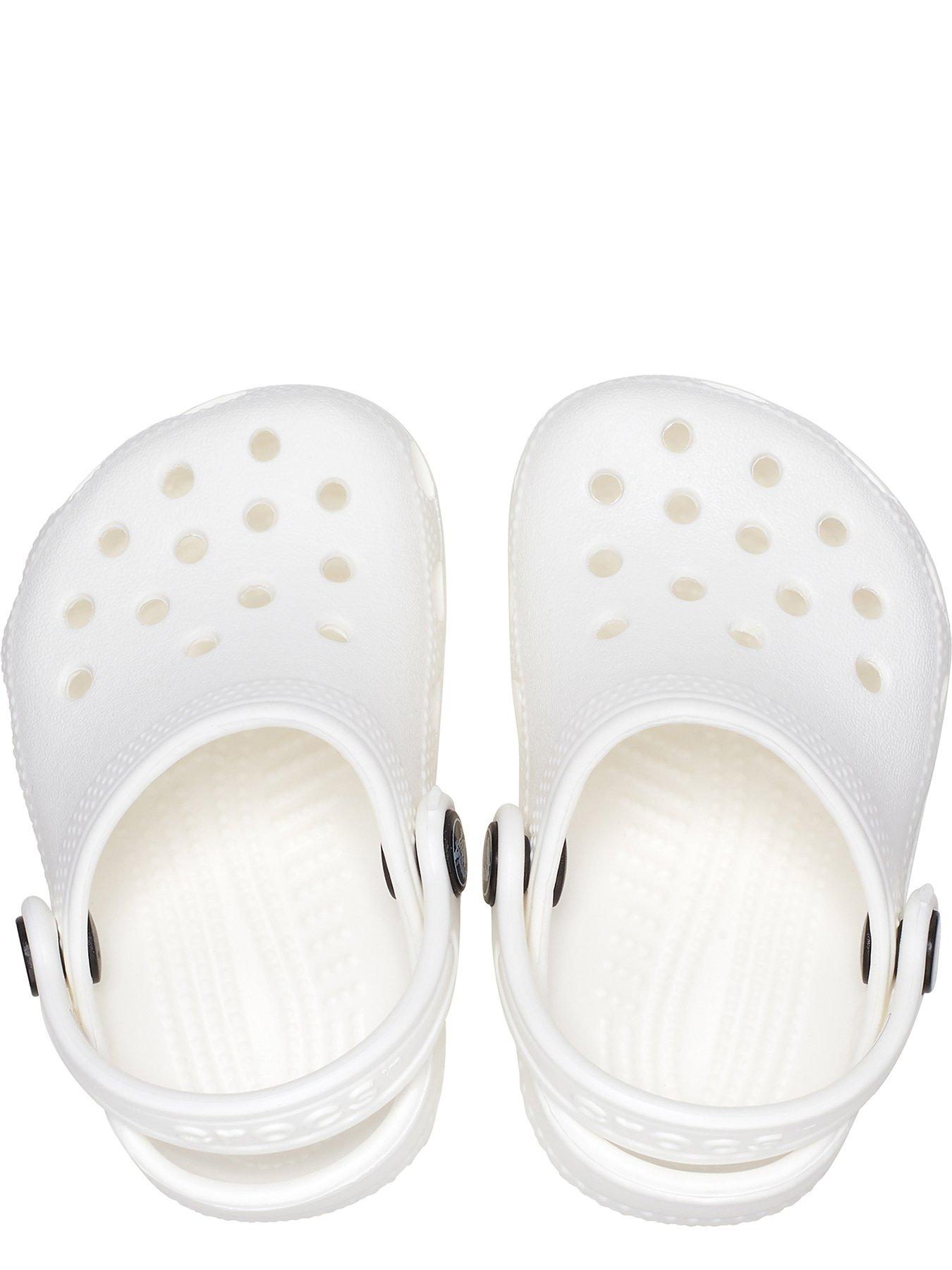 crocs-kids-classic-clog-littles-whiteoutfit