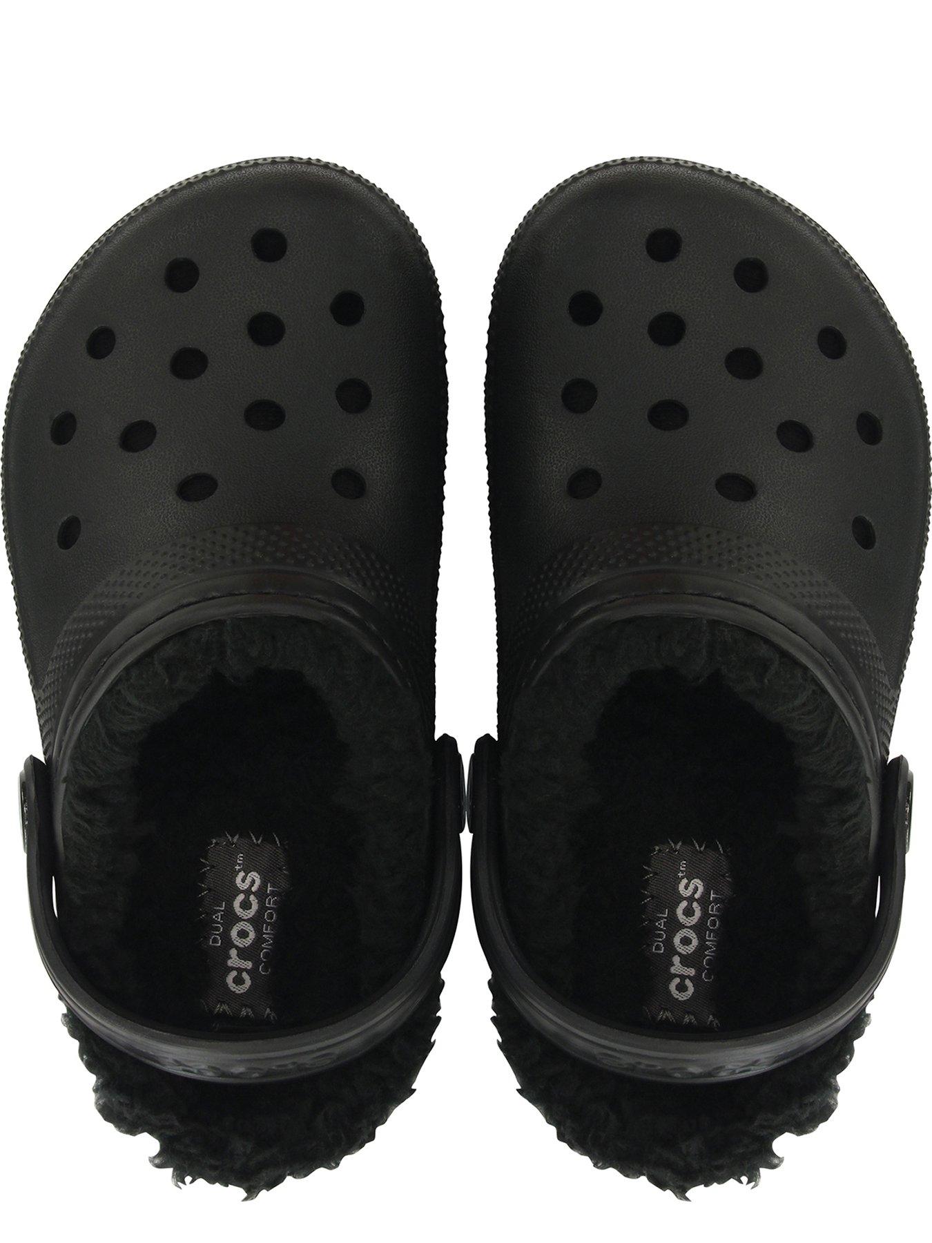 crocs-kids-classic-lined-clog-sandal-blackoutfit