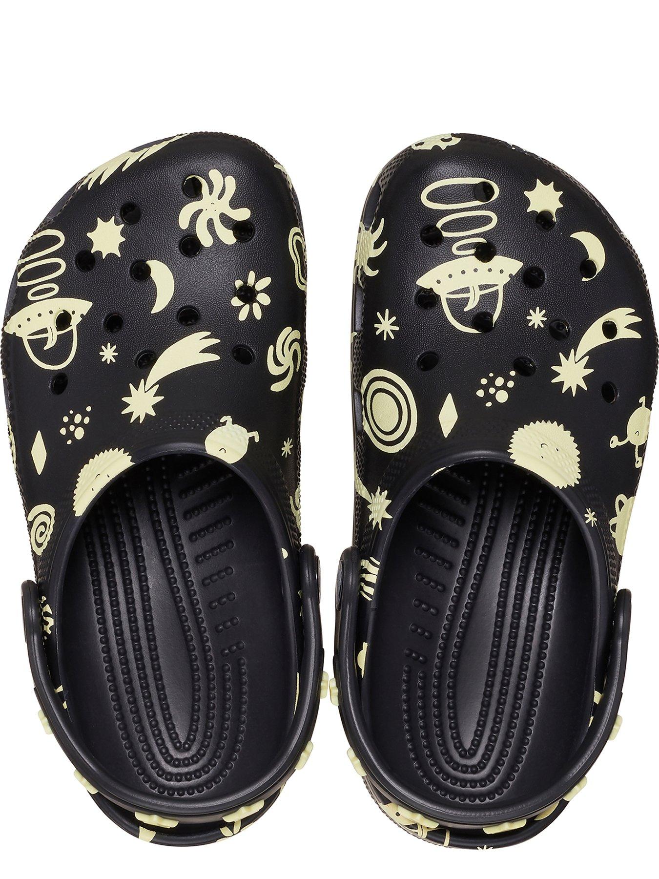 crocs-kids-classic-glow-space-clog-blackoutfit