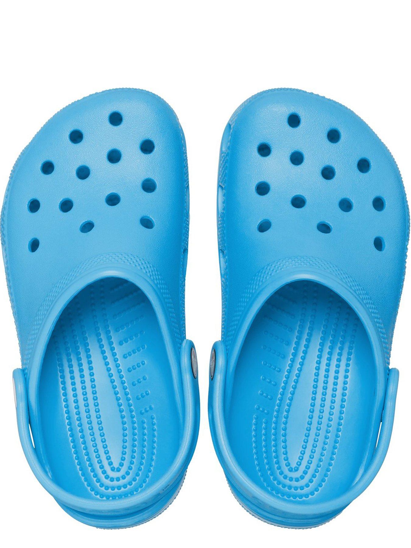 crocs-kids-classic-clog-blueoutfit