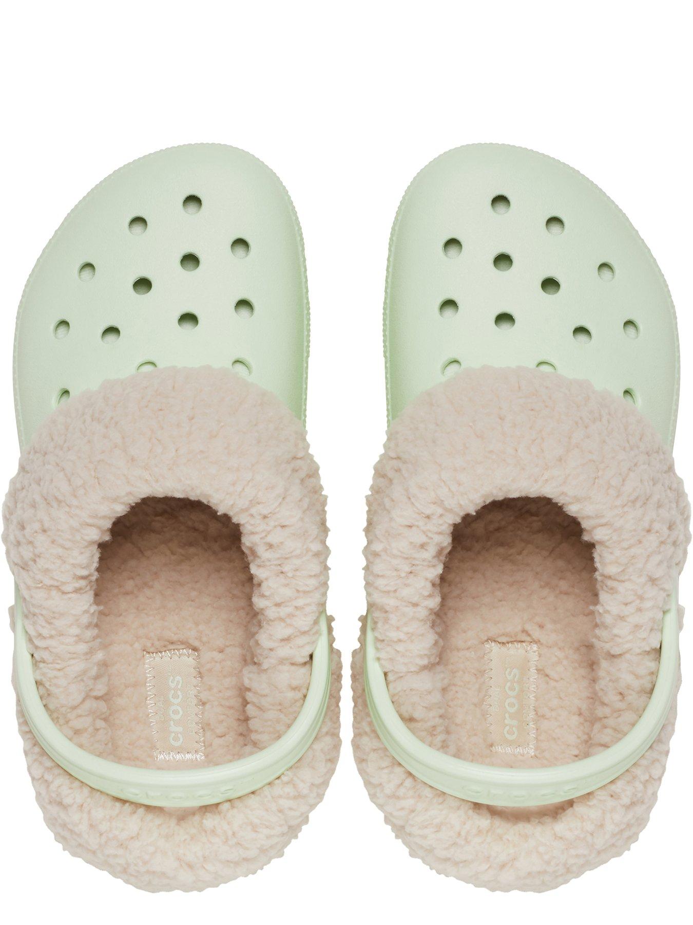 crocs-kids-classic-blitzen-iv-clog-light-greenoutfit