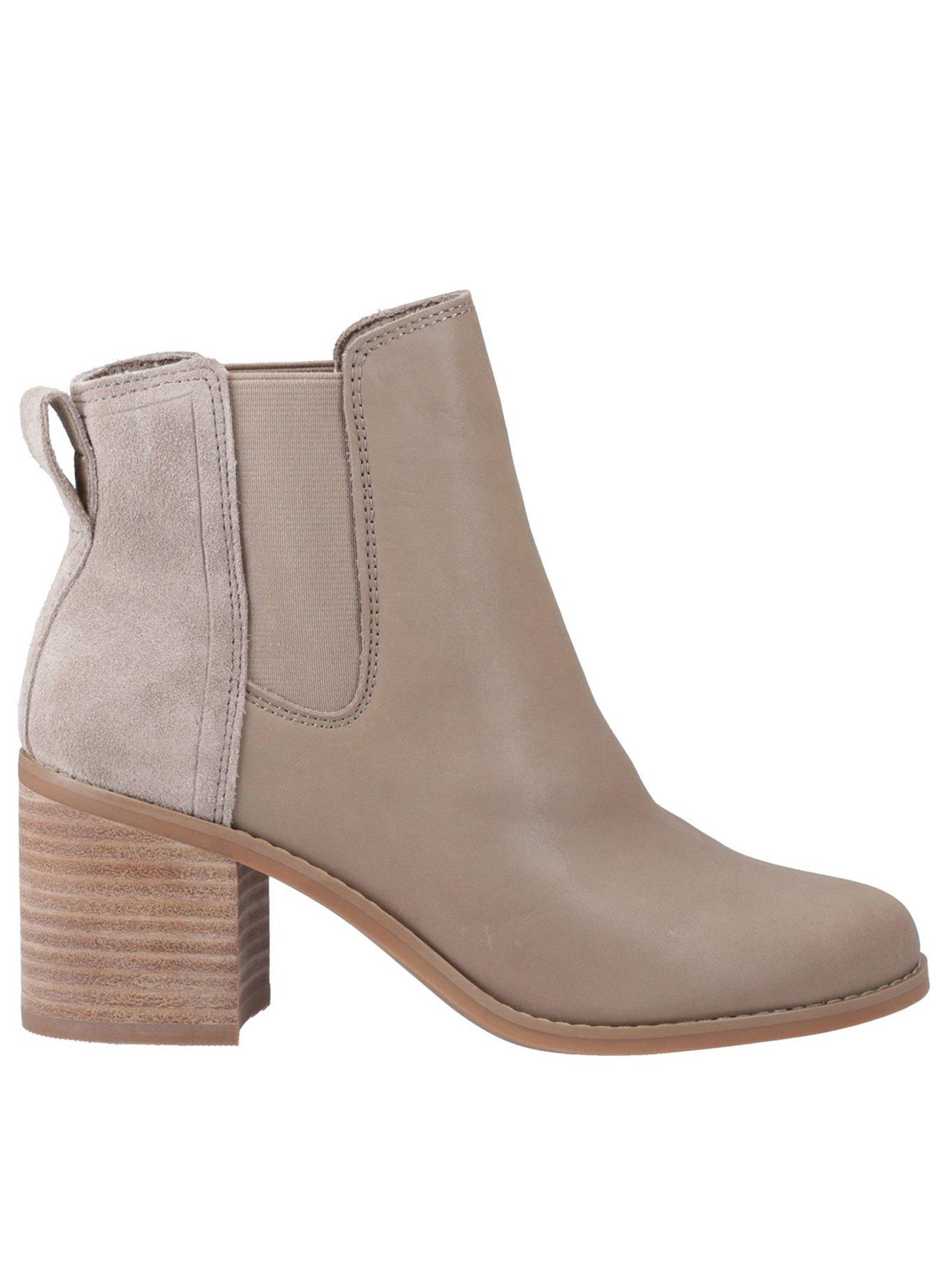 toms-evelyn-chelsea-boot-dune