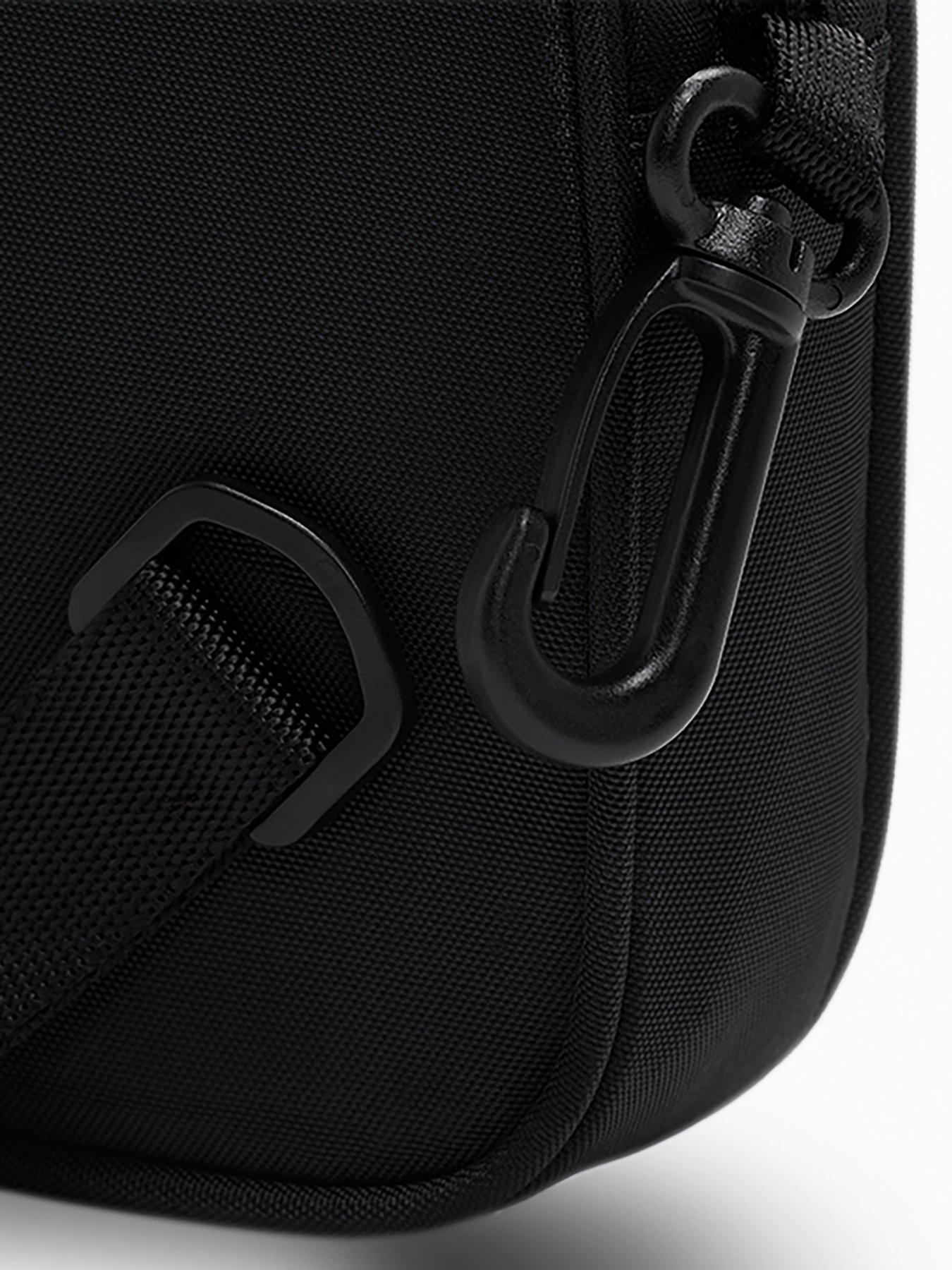 converse-unisex-floating-pocket-crossbody-bag-blackdetail