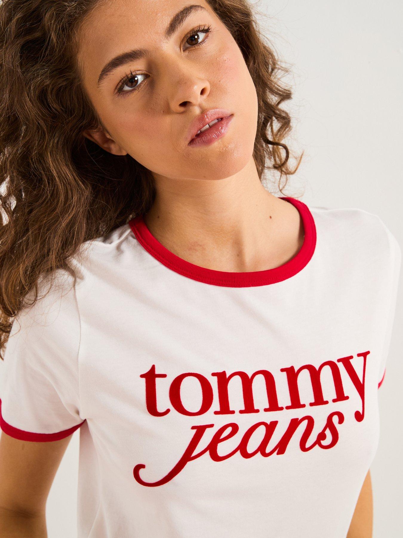 tommy-jeans-script-logo-t-shirt-whiteoutfit