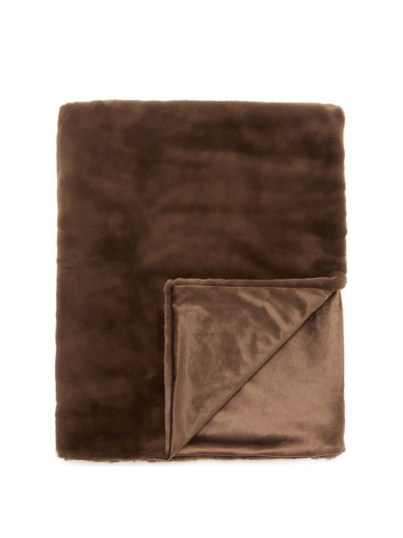 michelle-keegan-home-faux-sable-throw-127x152stillFront