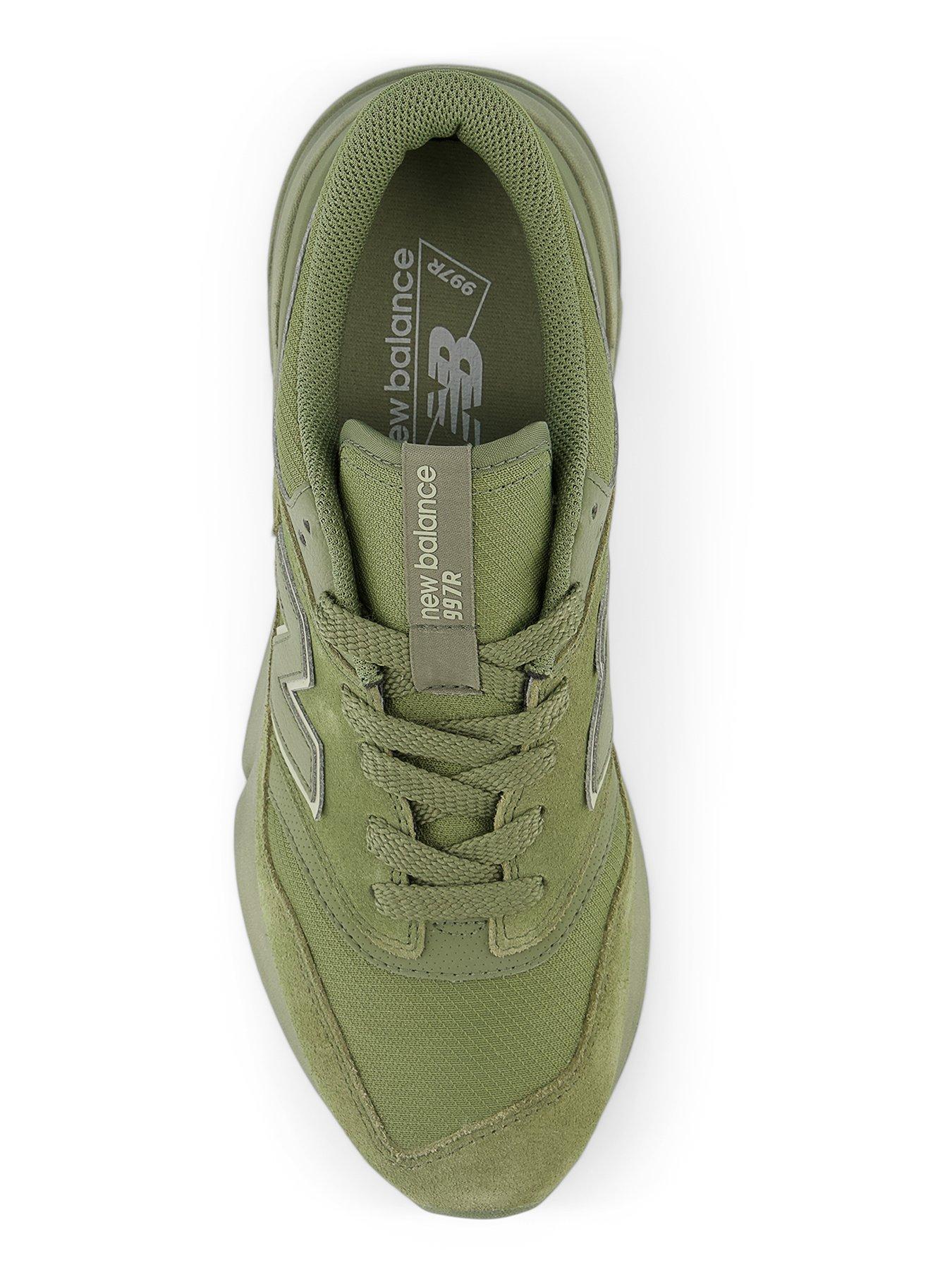 new-balance-mens-997-trainers-khakioutfit