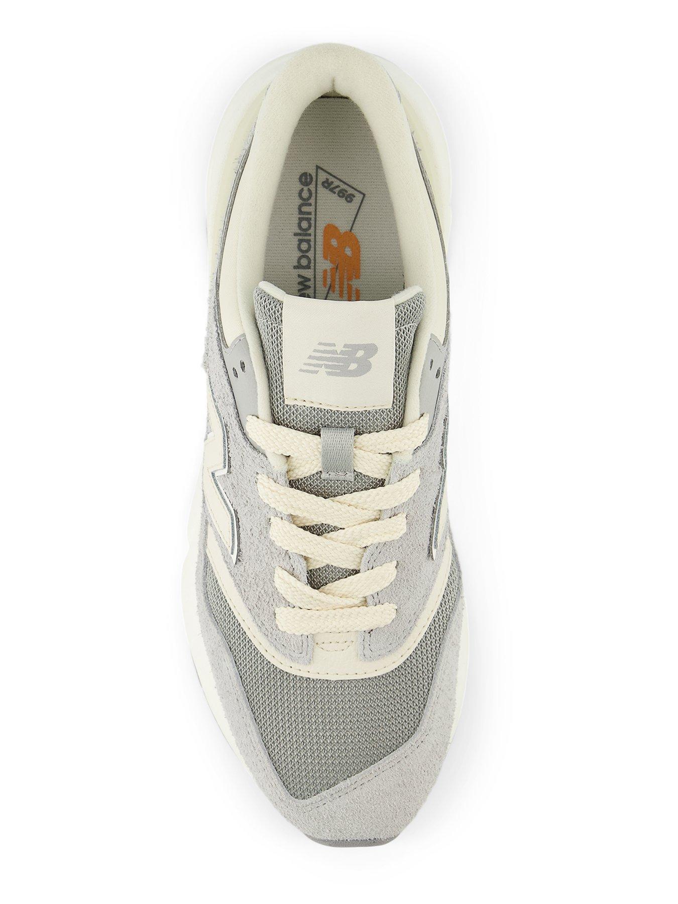 new-balance-womens-997-trainers-greyoutfit