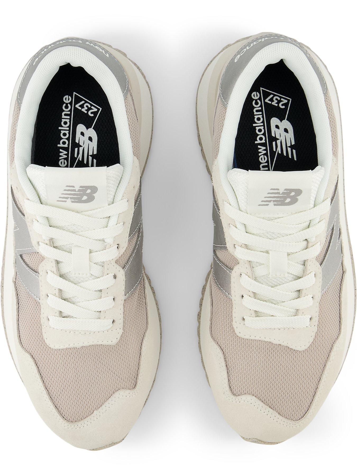 new-balance-womens-237-trainers-light-greyoutfit