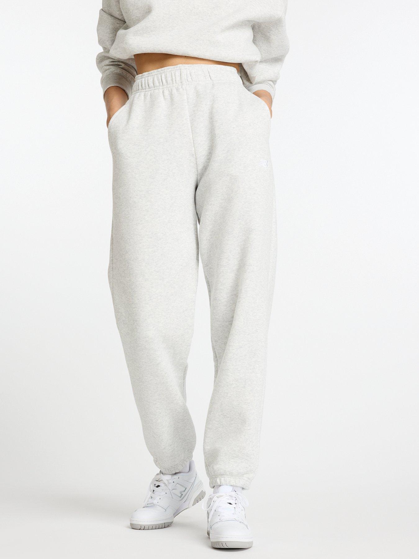 new-balance-womens-sport-essentials-fleece-jogger-light-grey