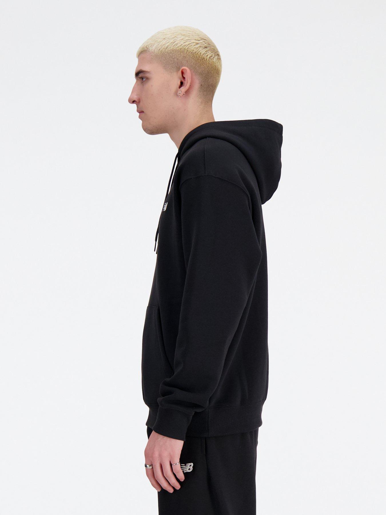 new-balance-mens-sport-essentials-french-terry-hoodie-blackoutfit