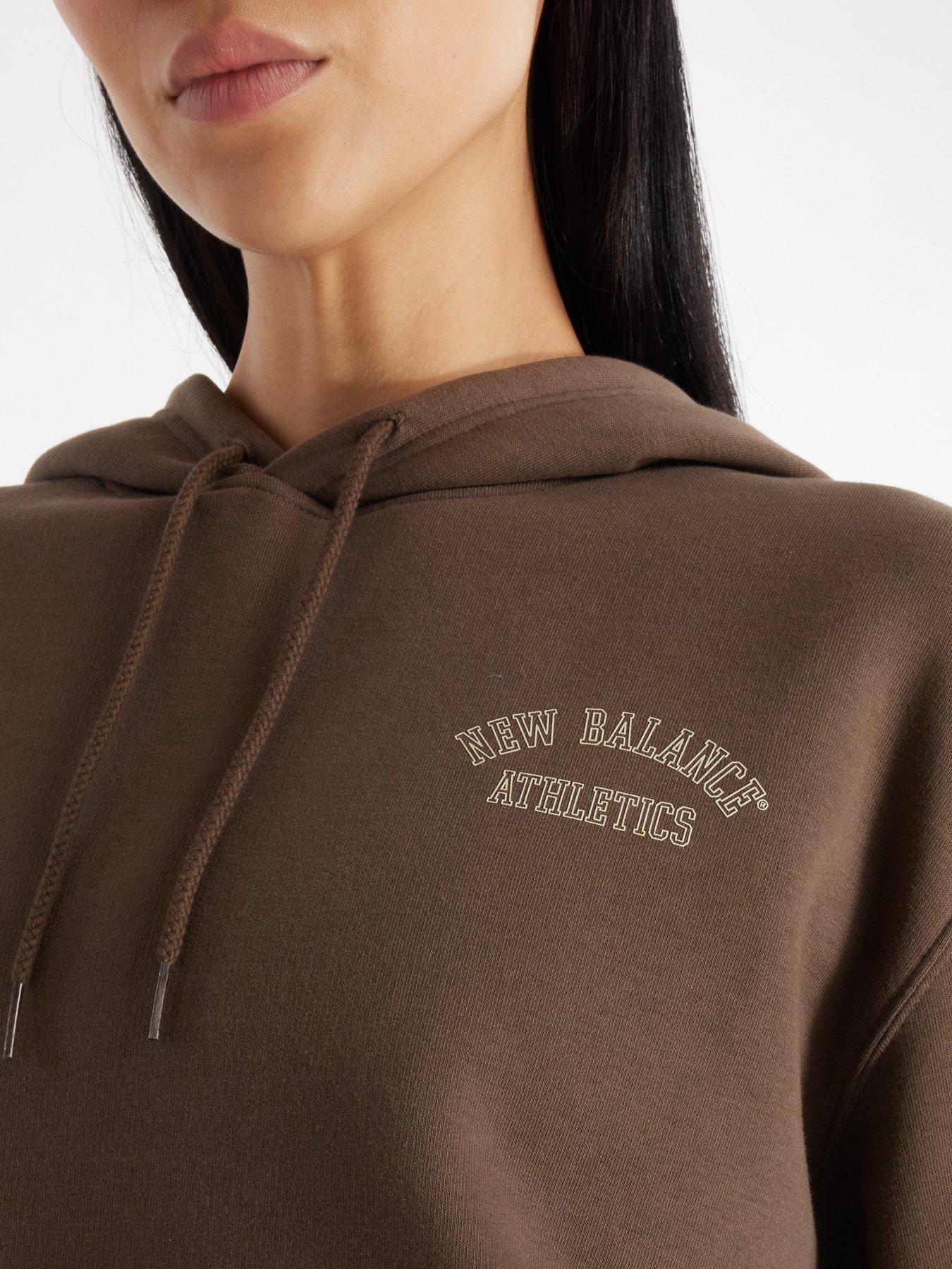 new-balance-womens-graphic-fleece-hoodie-brownoutfit