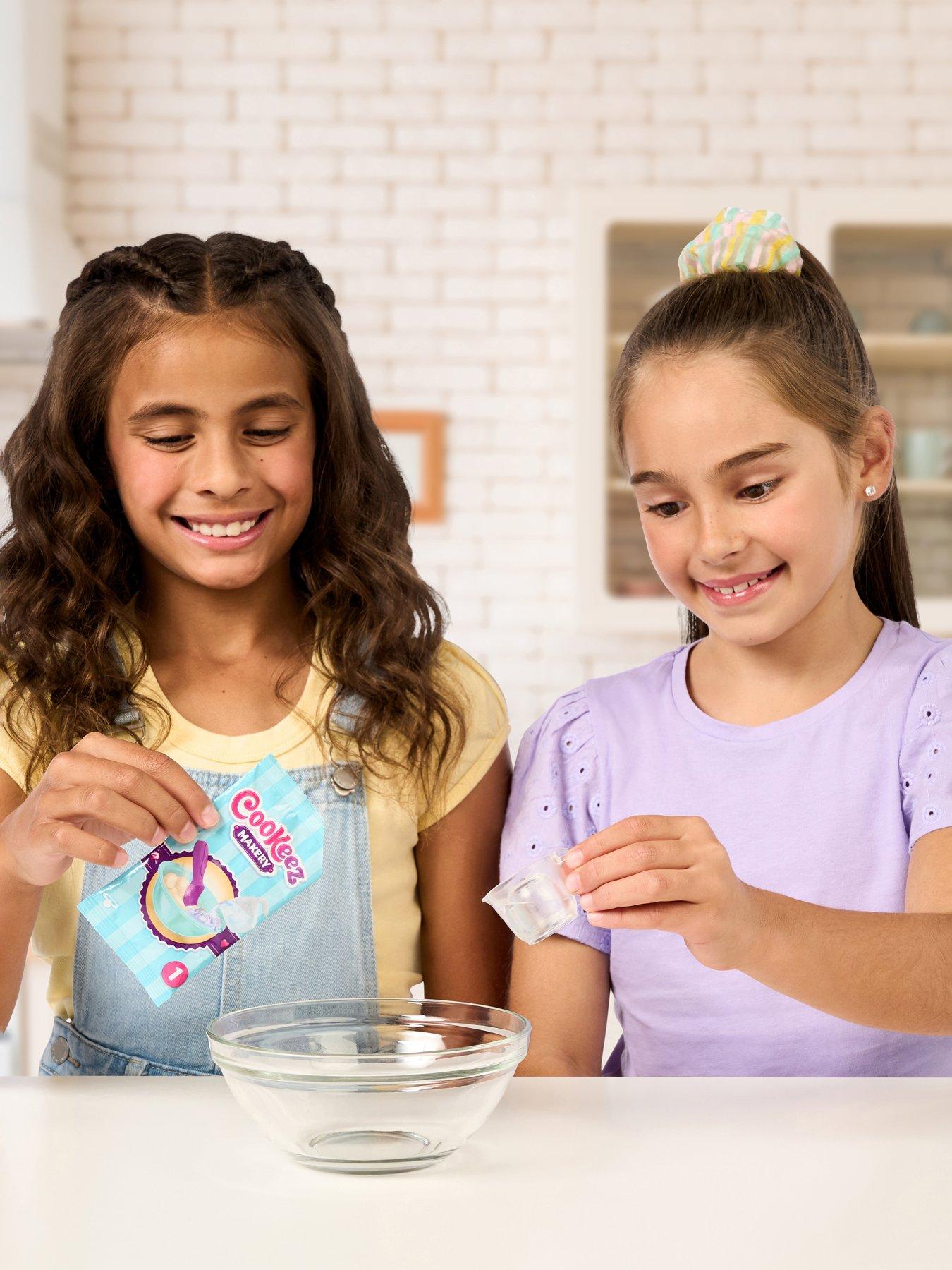 Image 4 of 7 of Cookeez Makery Cookeez Makery Freezy Cakez Playset