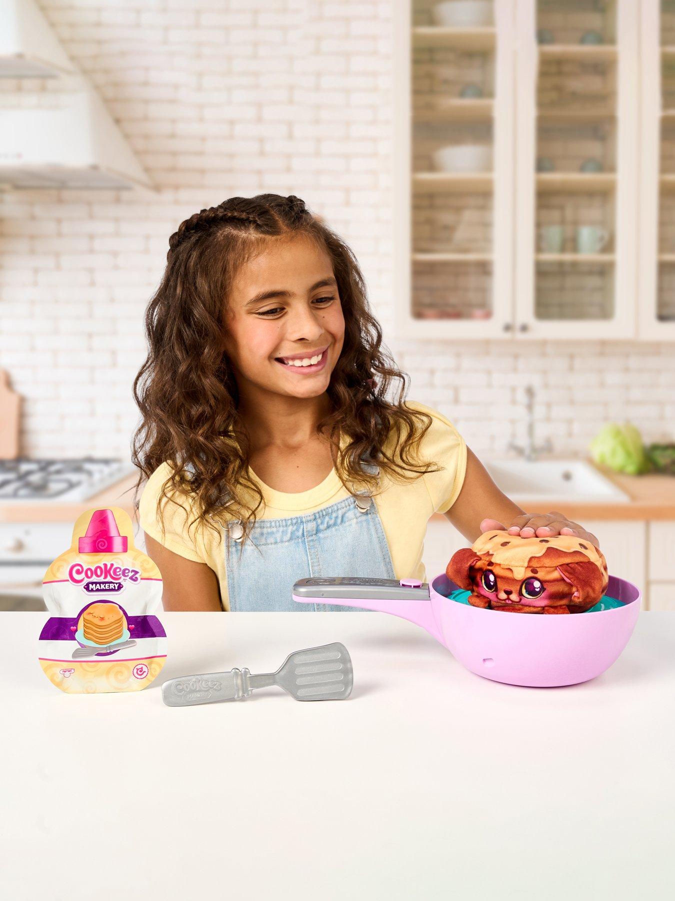 Image 2 of 7 of Cookeez Makery Cookeez Makery Pancake Treatz Playset