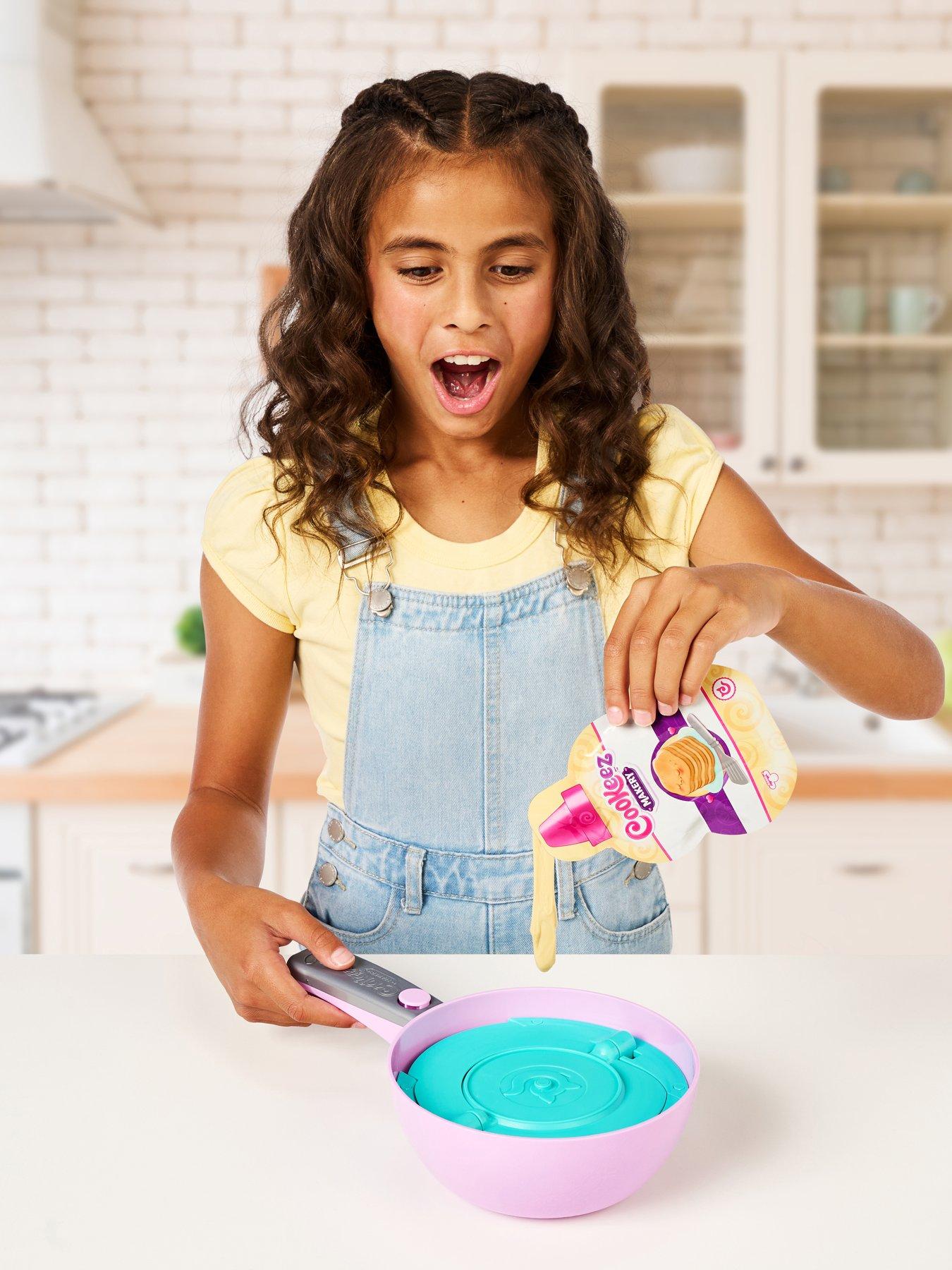 Image 4 of 7 of Cookeez Makery Cookeez Makery Pancake Treatz Playset