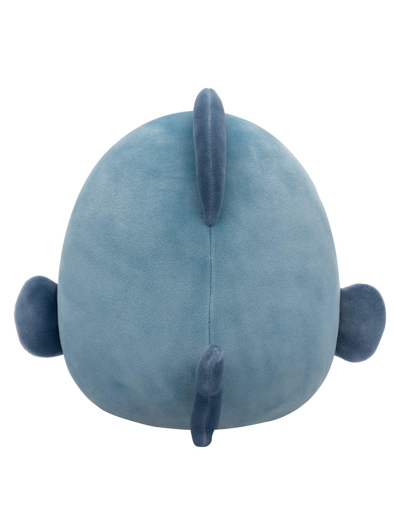 squishmallows-original-squishmallows-75-inch-kurtz-the-teal-piranhaoutfit