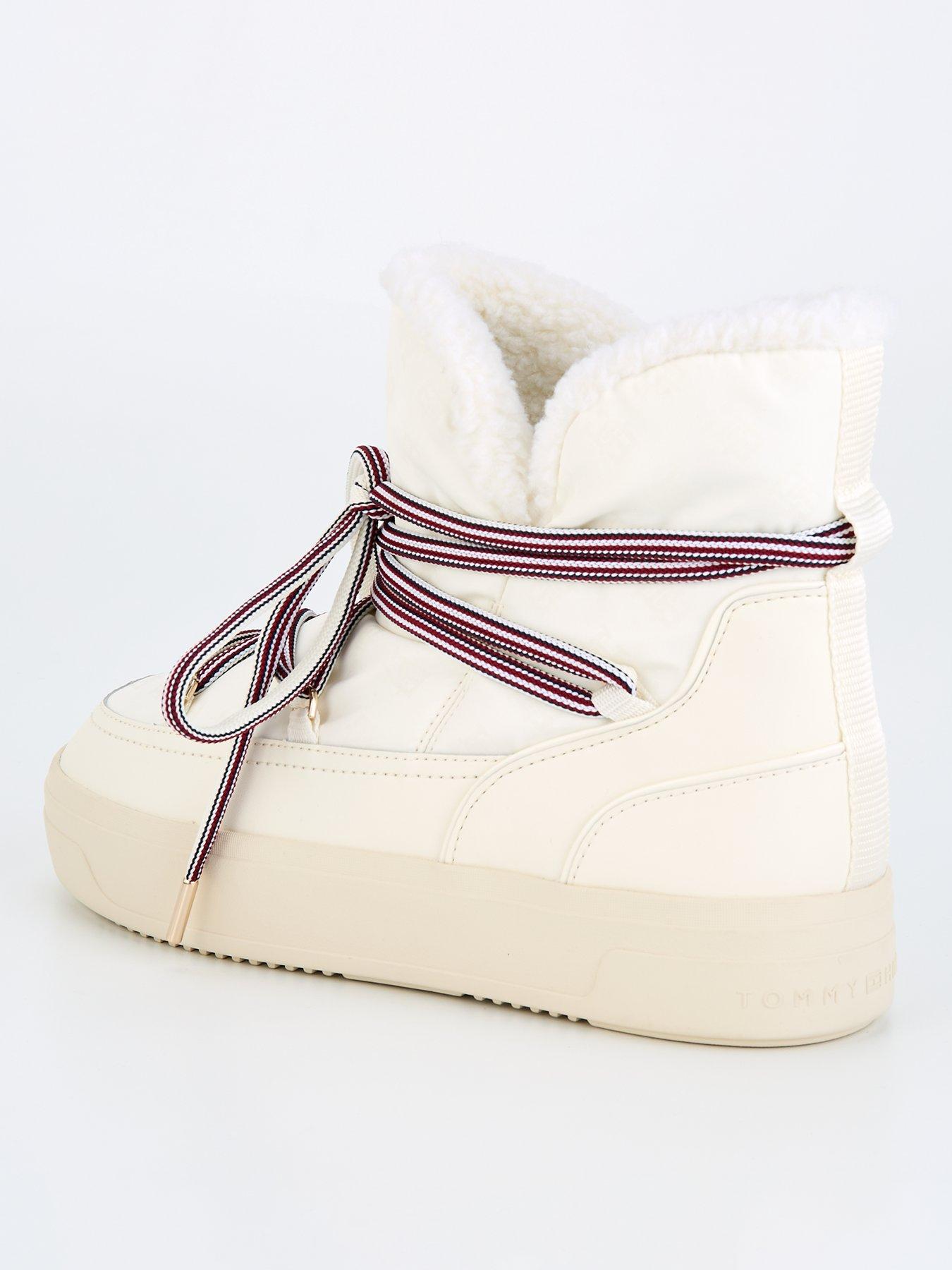 tommy-hilfiger-monogram-faux-fur-snowboot-whiteback