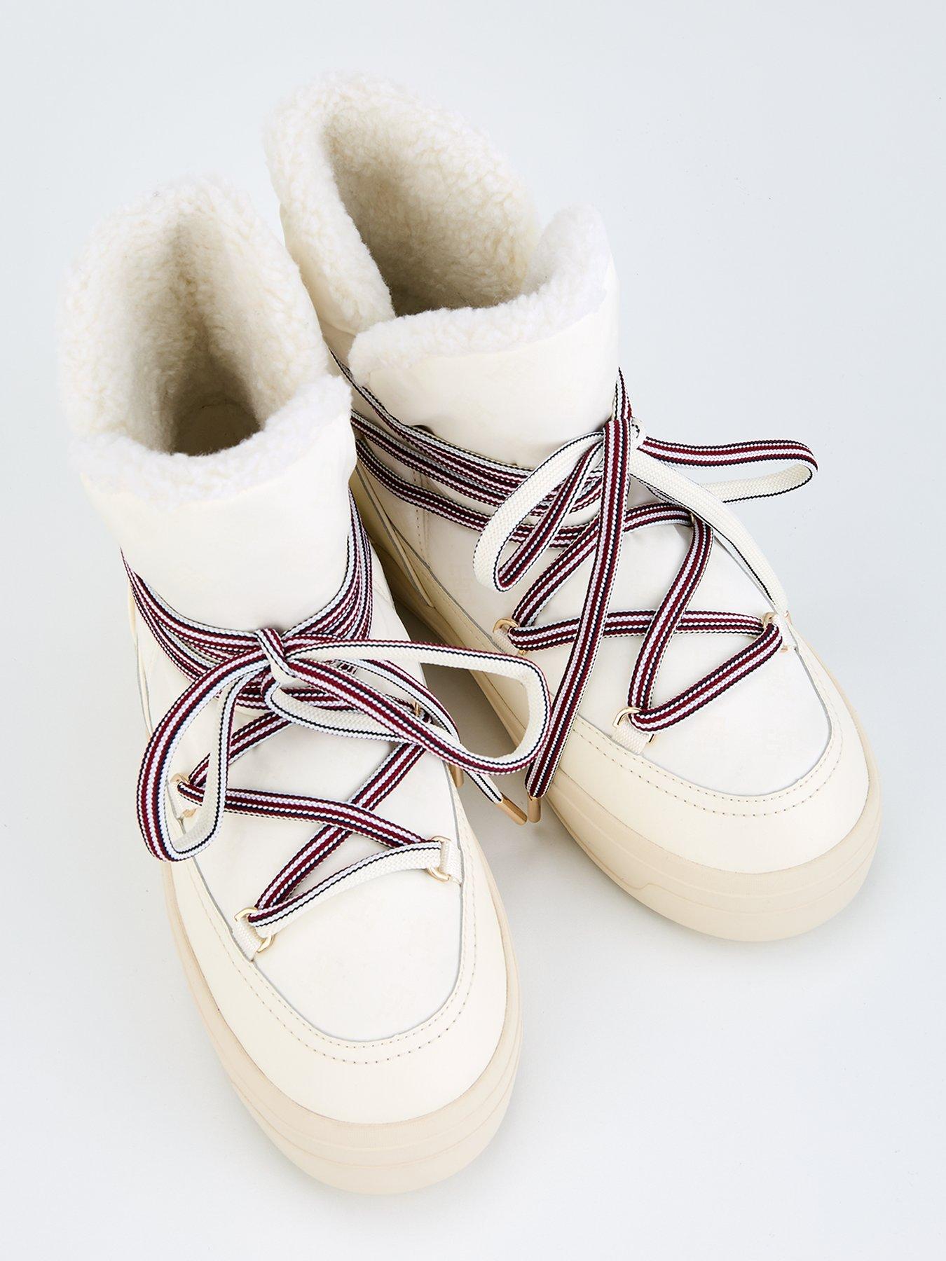 tommy-hilfiger-monogram-faux-fur-snowboot-whiteoutfit