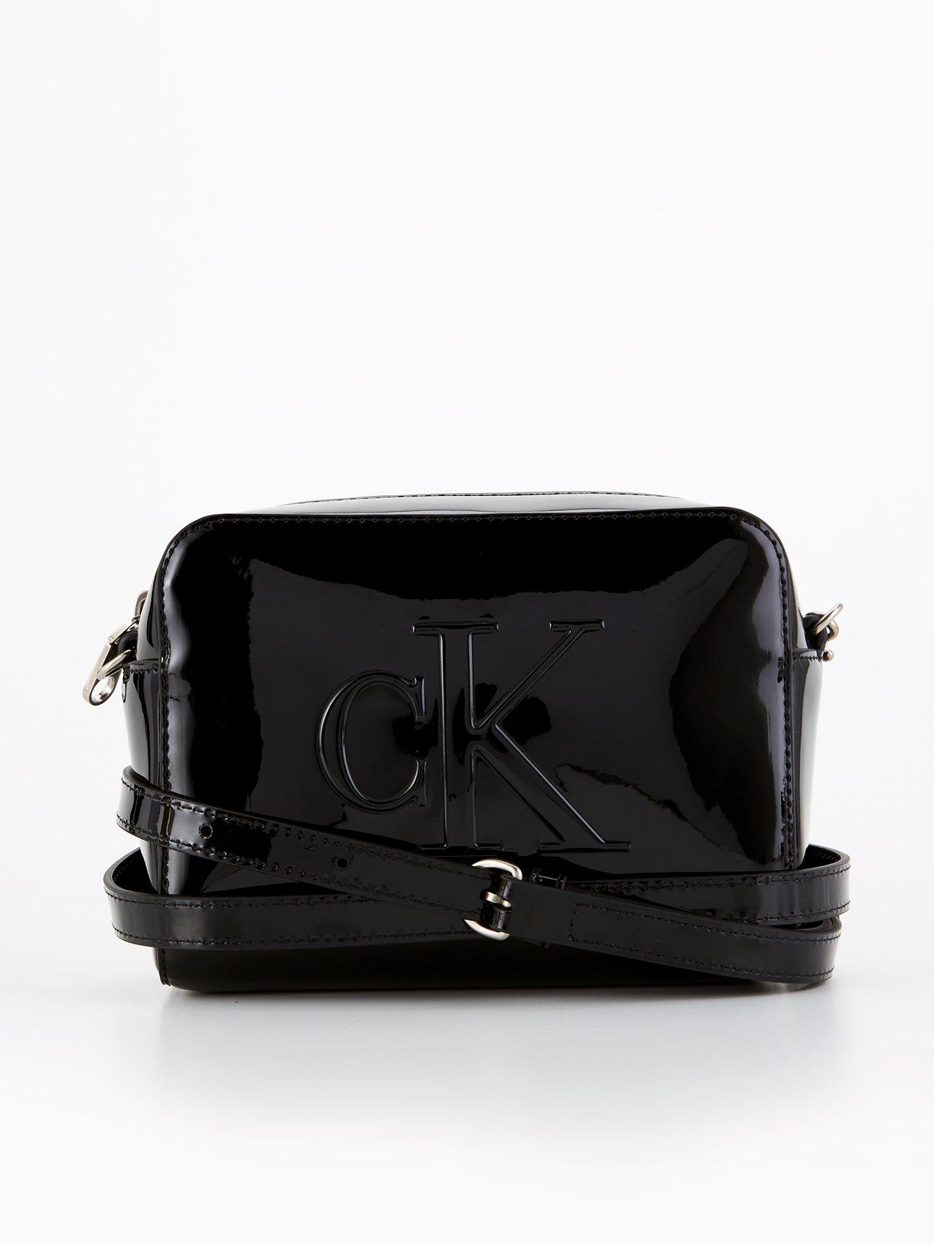 calvin-klein-jeans-sculpted-embossed-logo-camera-bag-black