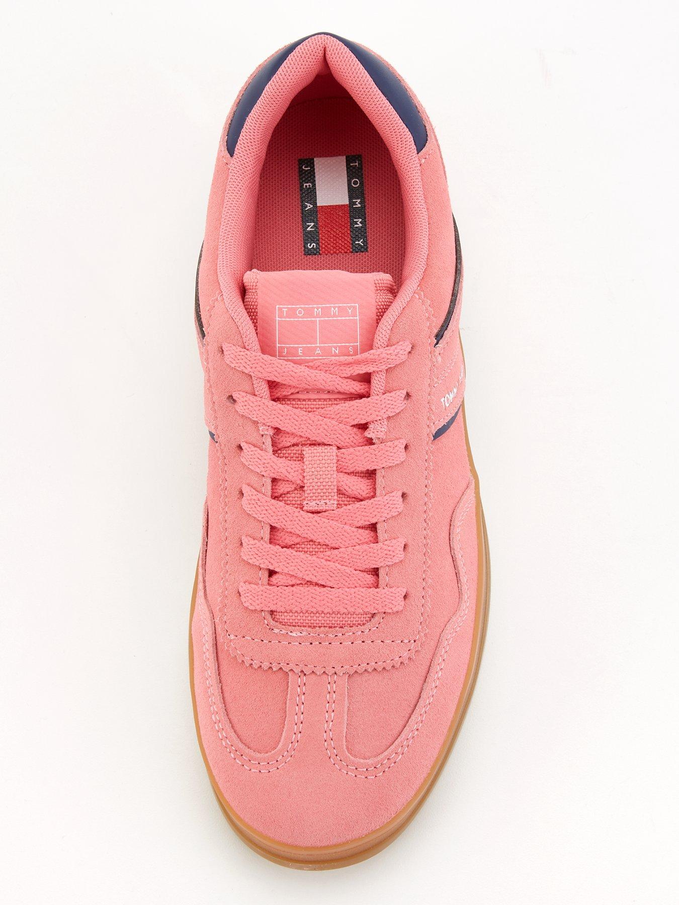 tommy-jeans-greenwich-suede-trainer-preppy-pinkoutfit