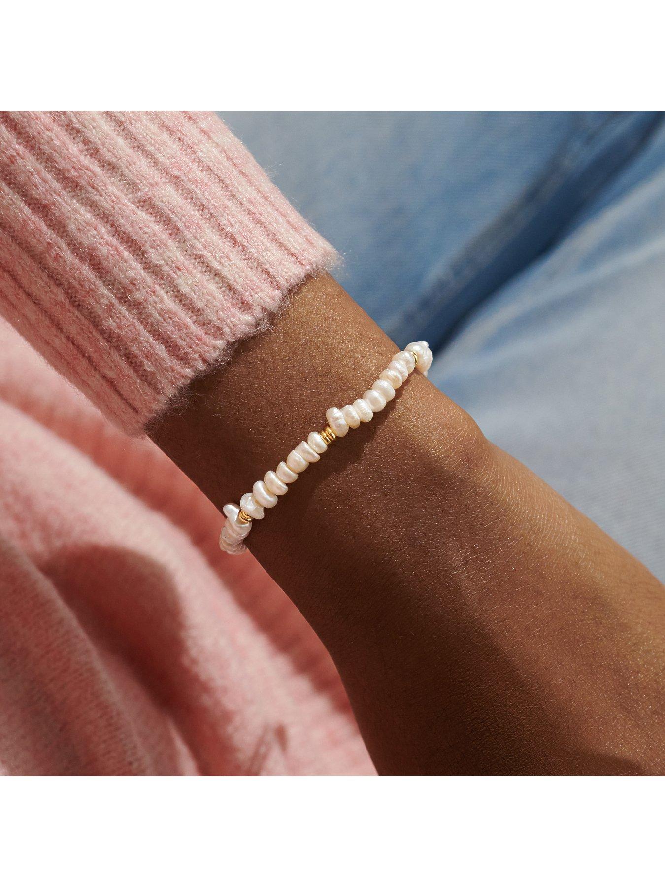 joma-jewellery-manifestones-pearl-bracelet-in-gold-platingoutfit