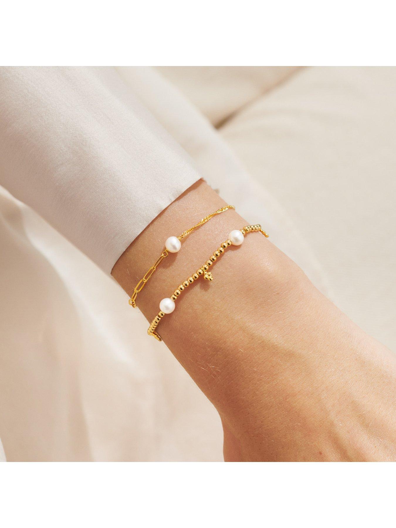 joma-jewellery-stacks-of-style-set-of-2-bracelets-in-white-pearl-and-gold-platingdetail