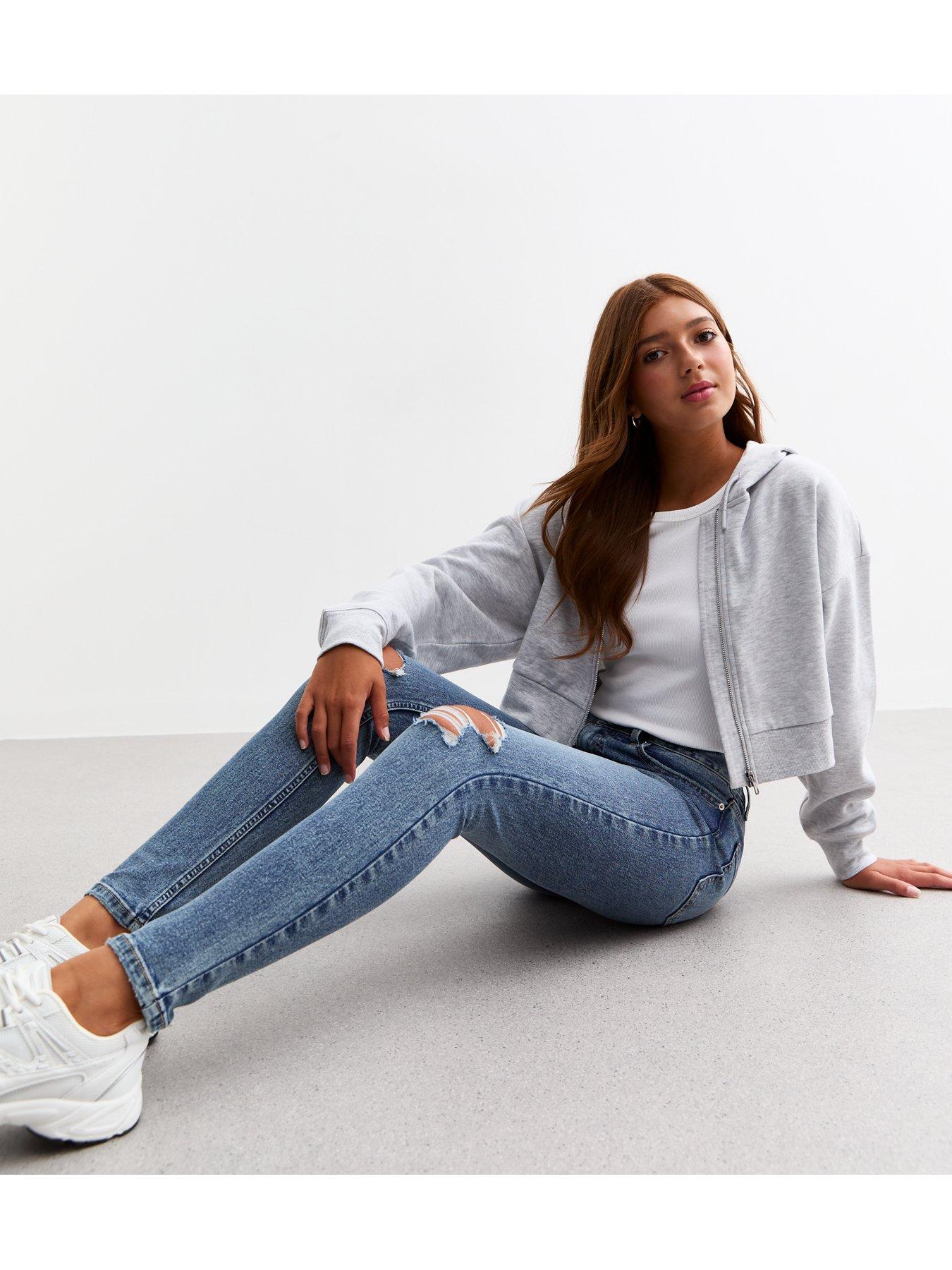 new-look-915-girls-blue-ripped-knee-skinny-jeansoutfit