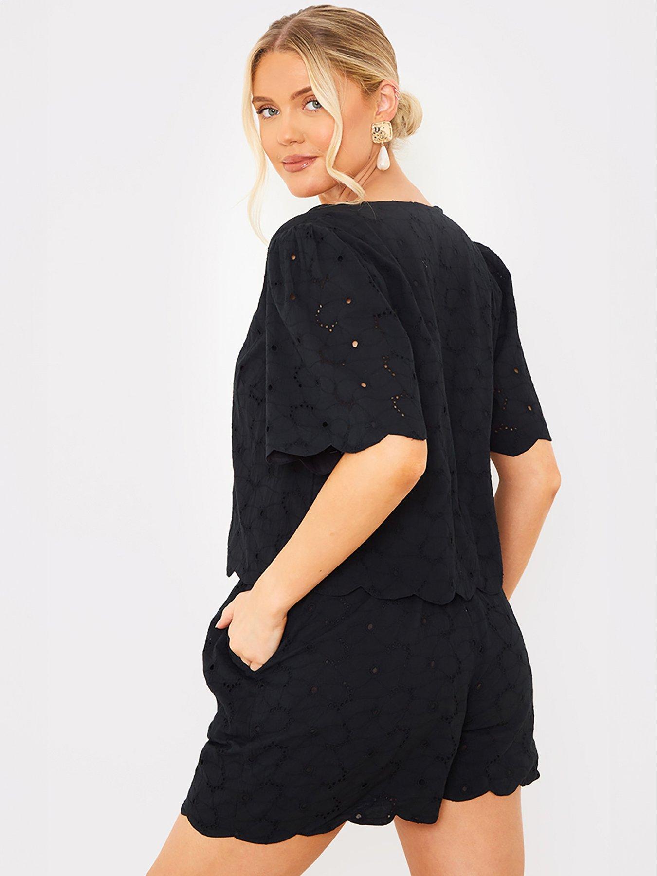 in-the-style-hannah-brown-black-lace-scallop-edge-detail-shortsstillFront