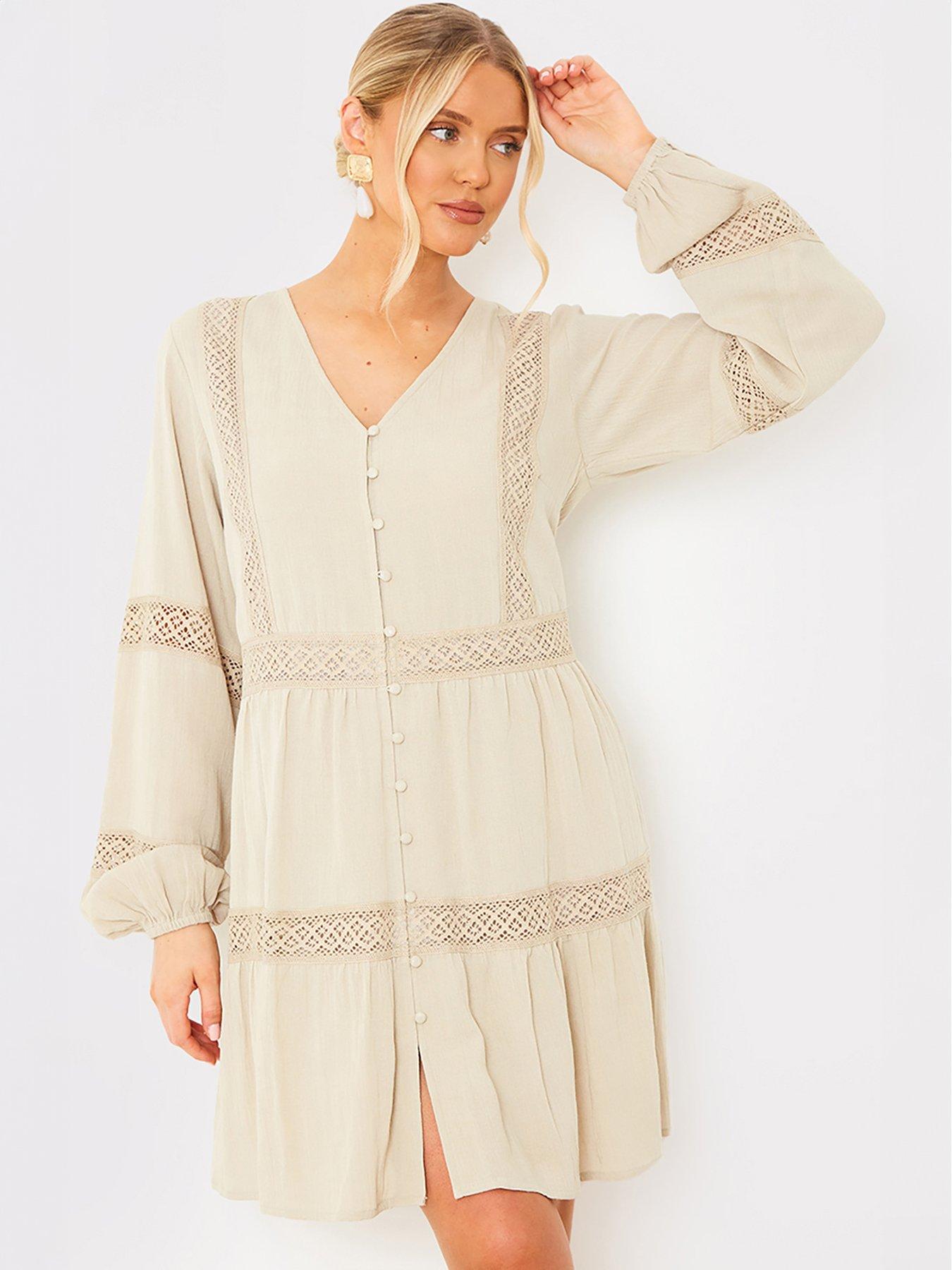 in-the-style-hannah-brown-lace-insert-smock-dress-beigeoutfit