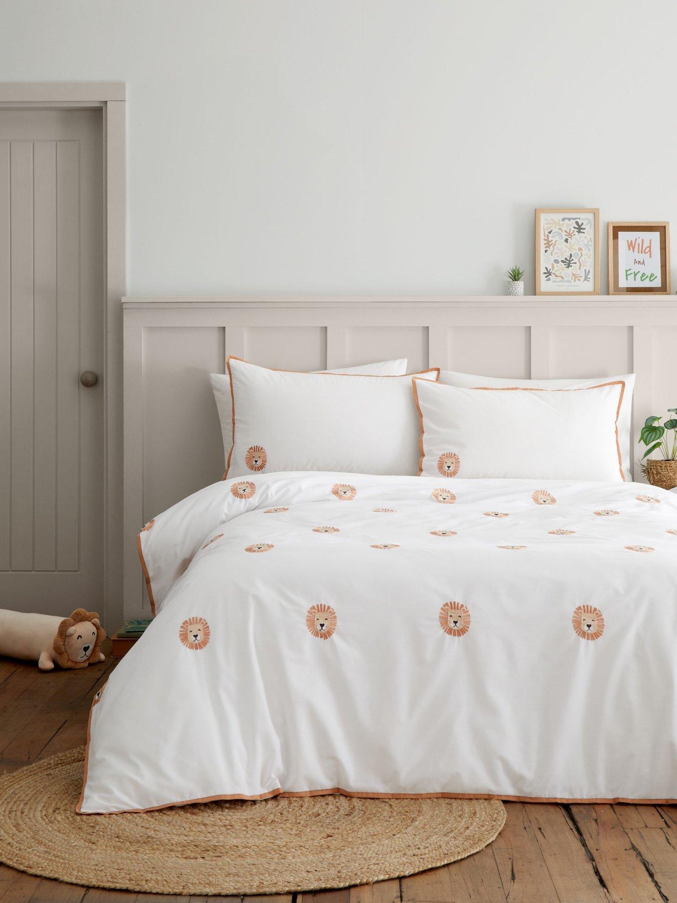 catherine-lansfield-embroidered-lions-single-duvet-cover-set-whiteoutfit